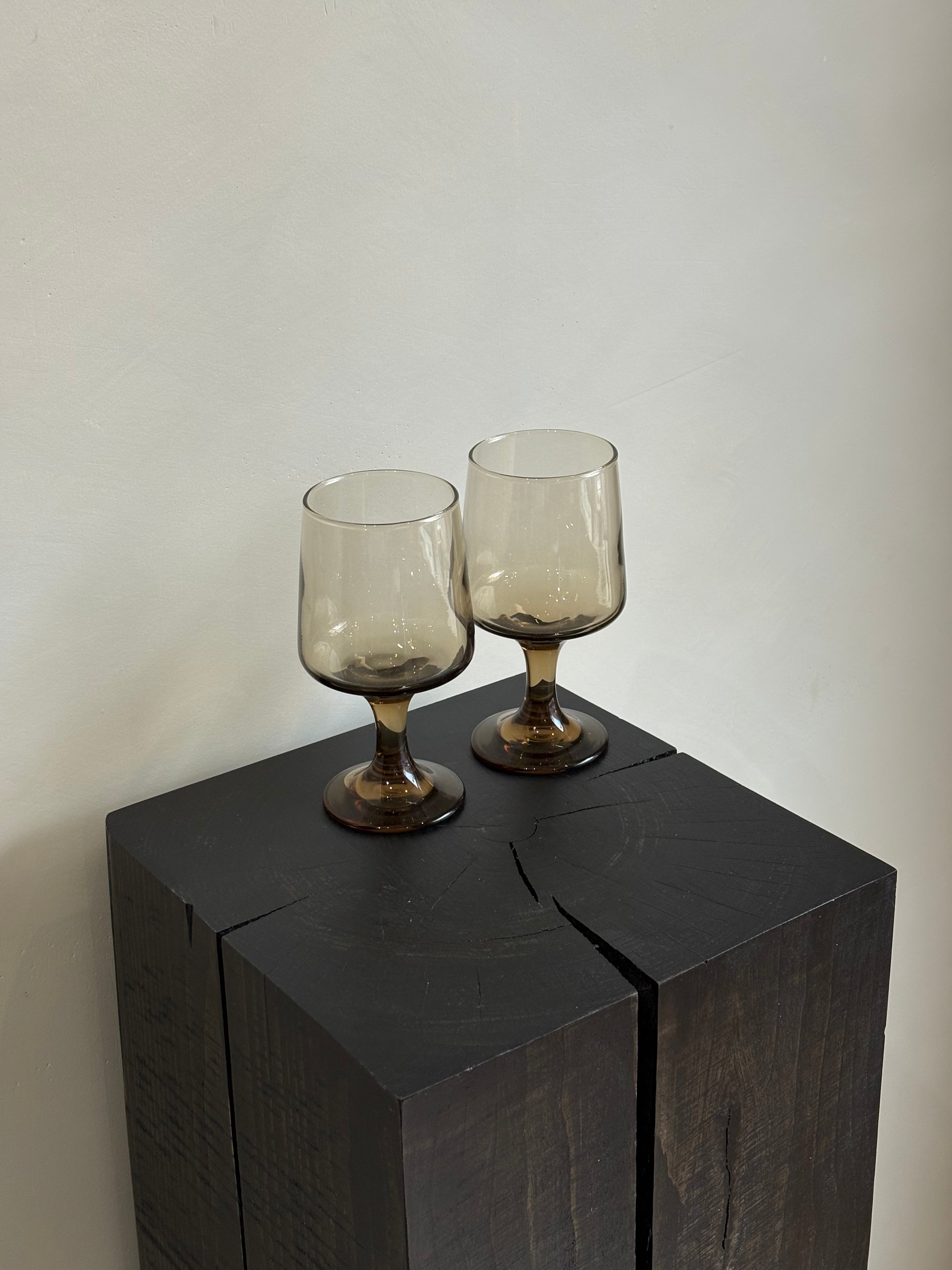 AMBER WINE GLASS