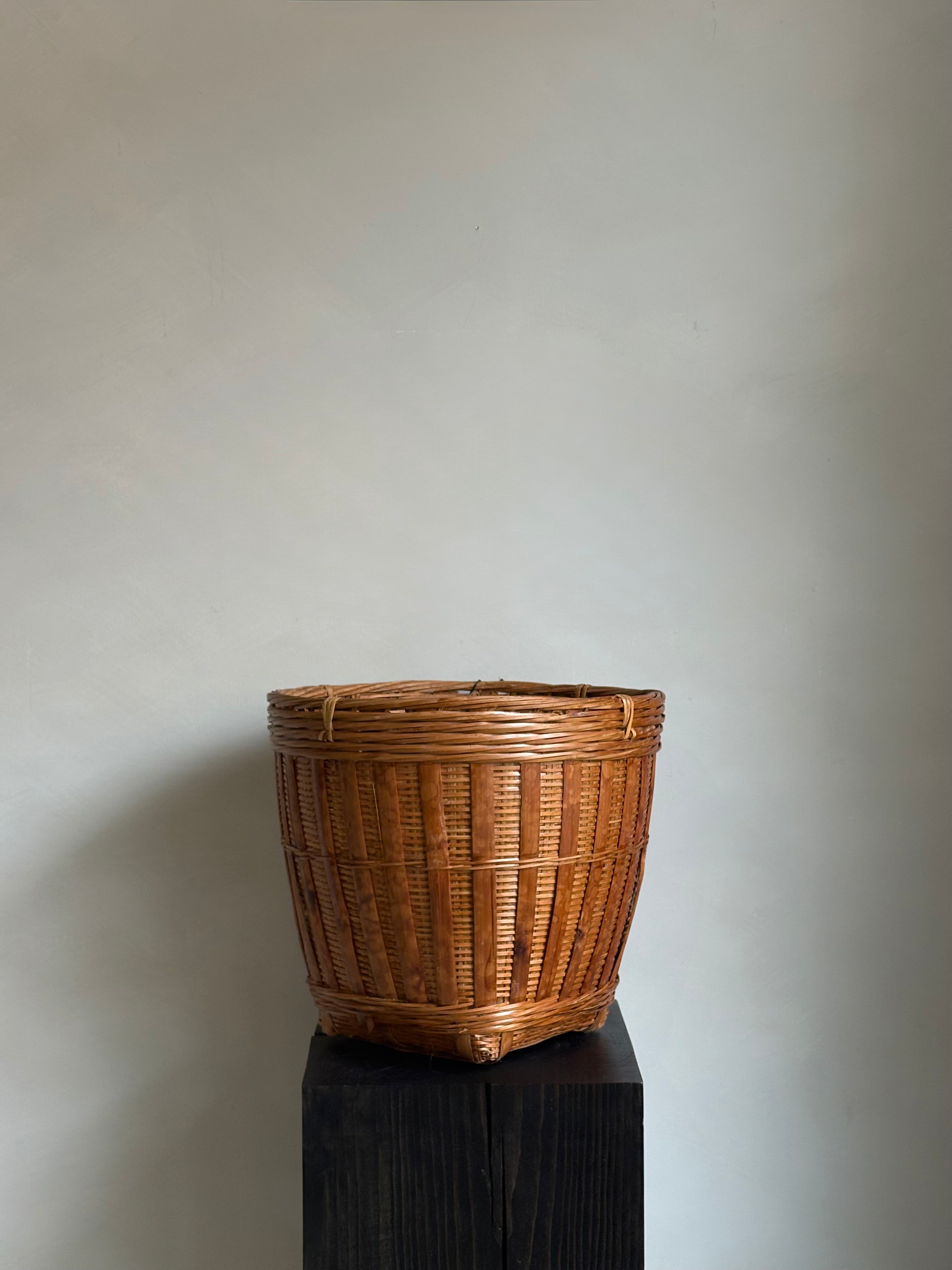 ROUND BASKET