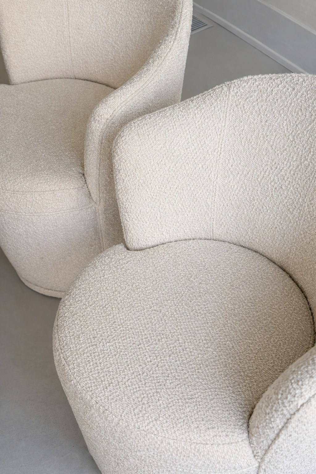 BOUCLE SWIVEL CHAIR