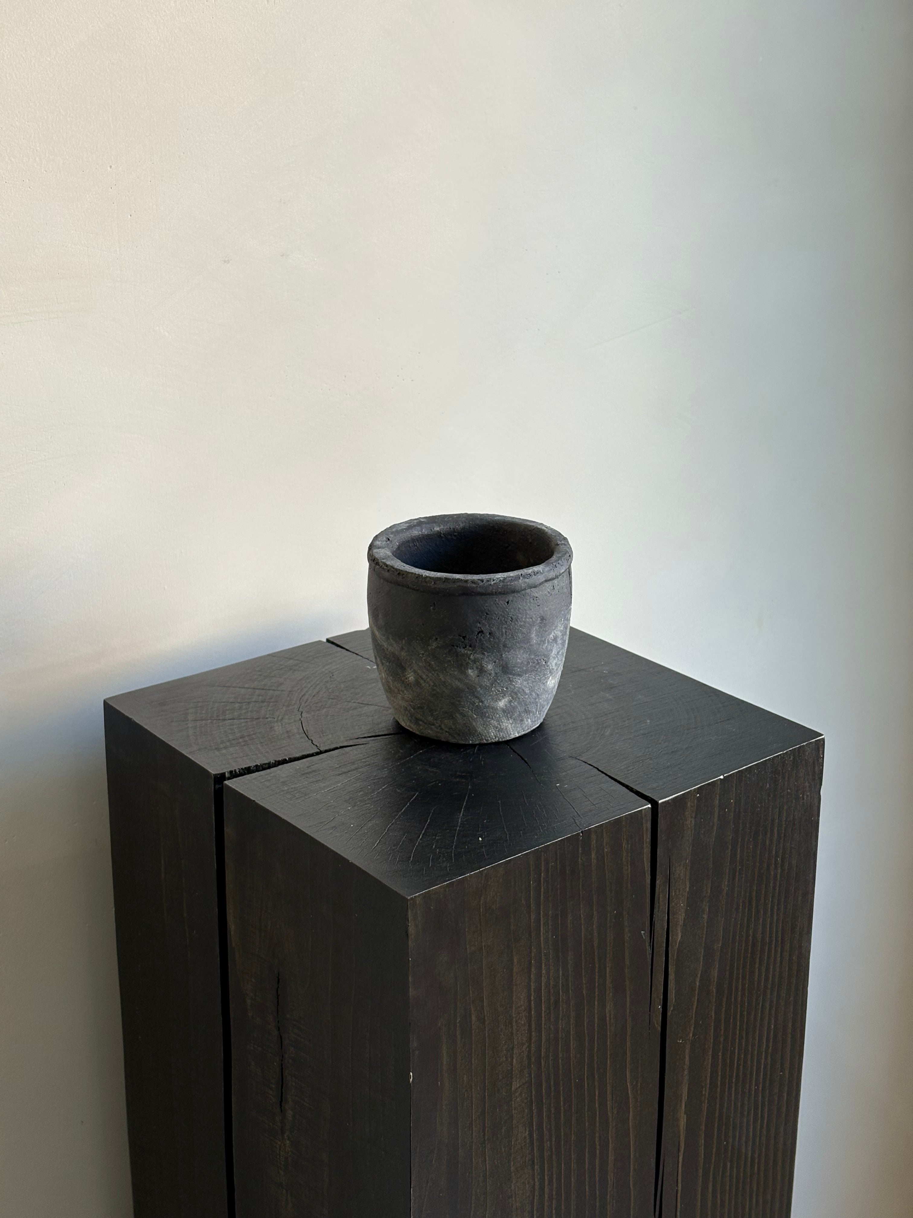 DISTRESSED PLANTER POTS
