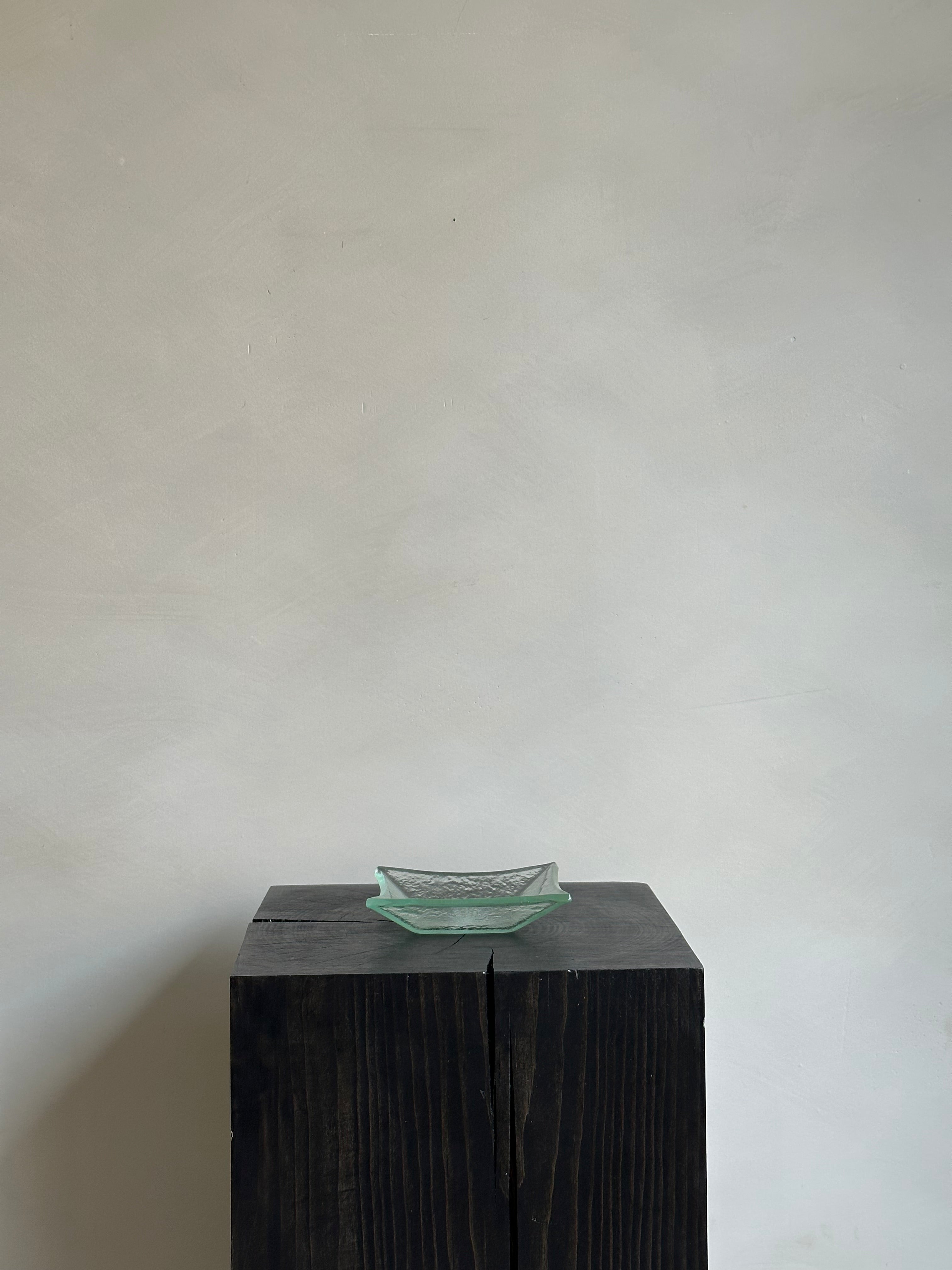 CLEAR GLASS DISH