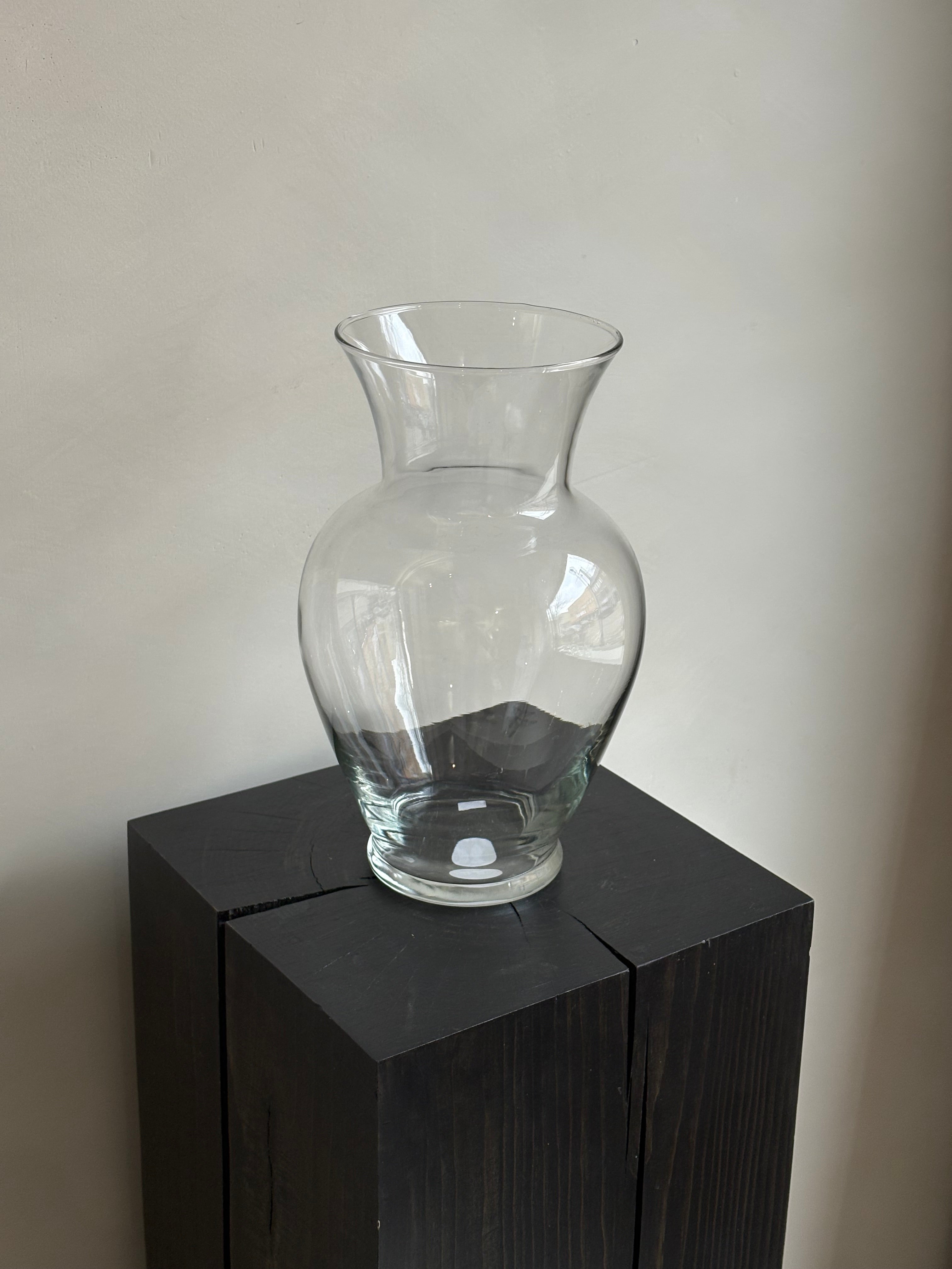 TAPERED GLASS VASE