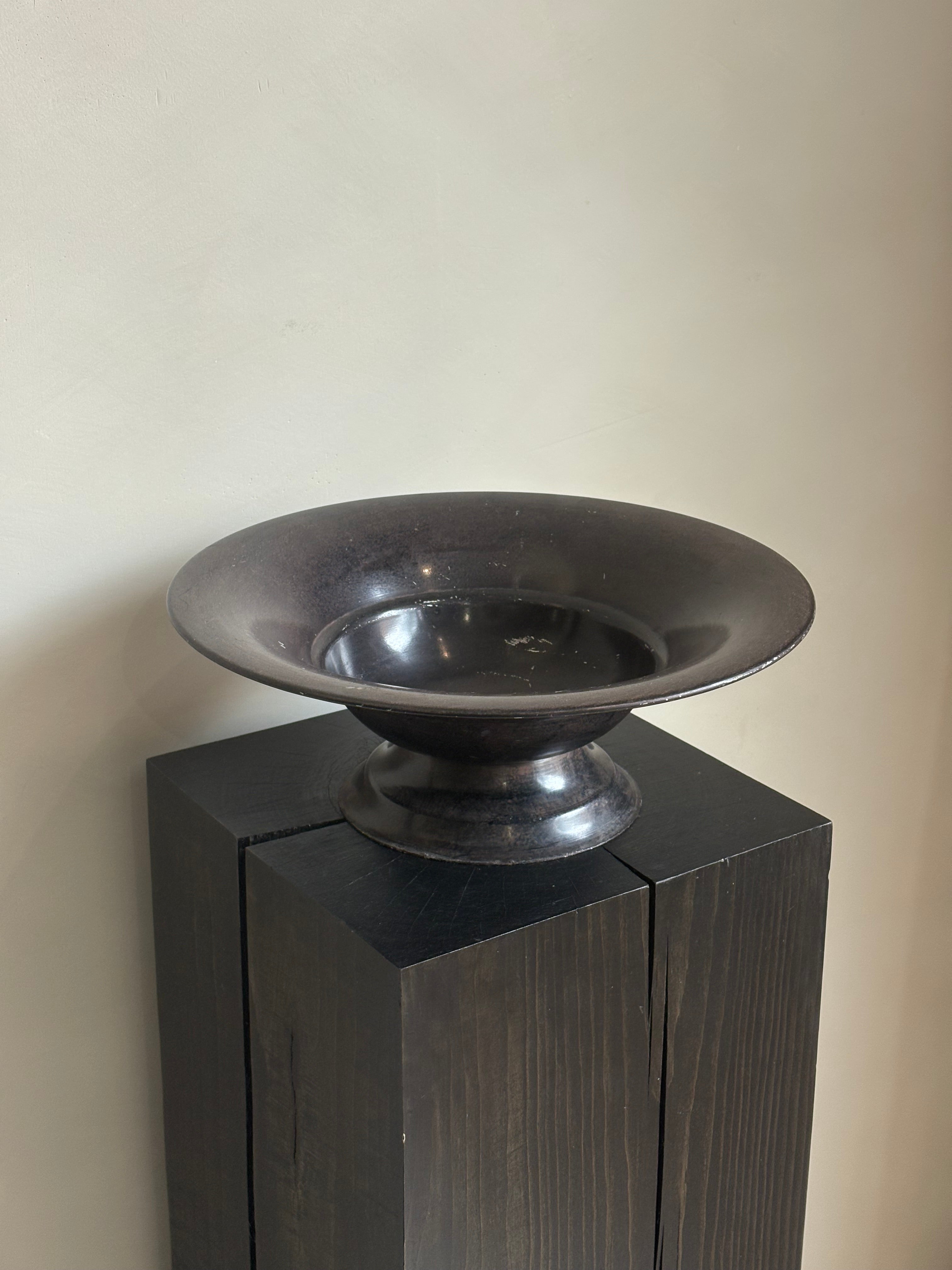 METAL PEDESTAL BOWL