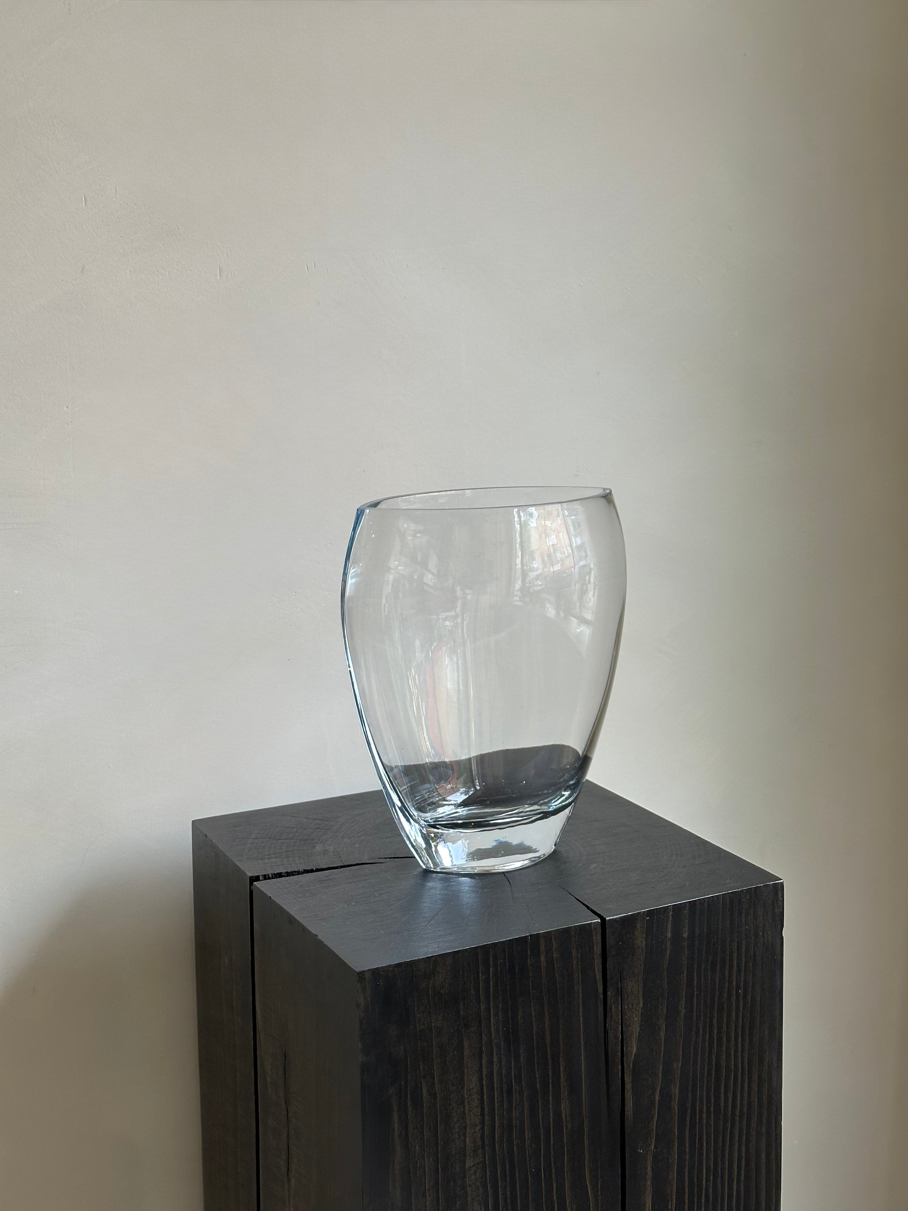OVAL GLASS VASE