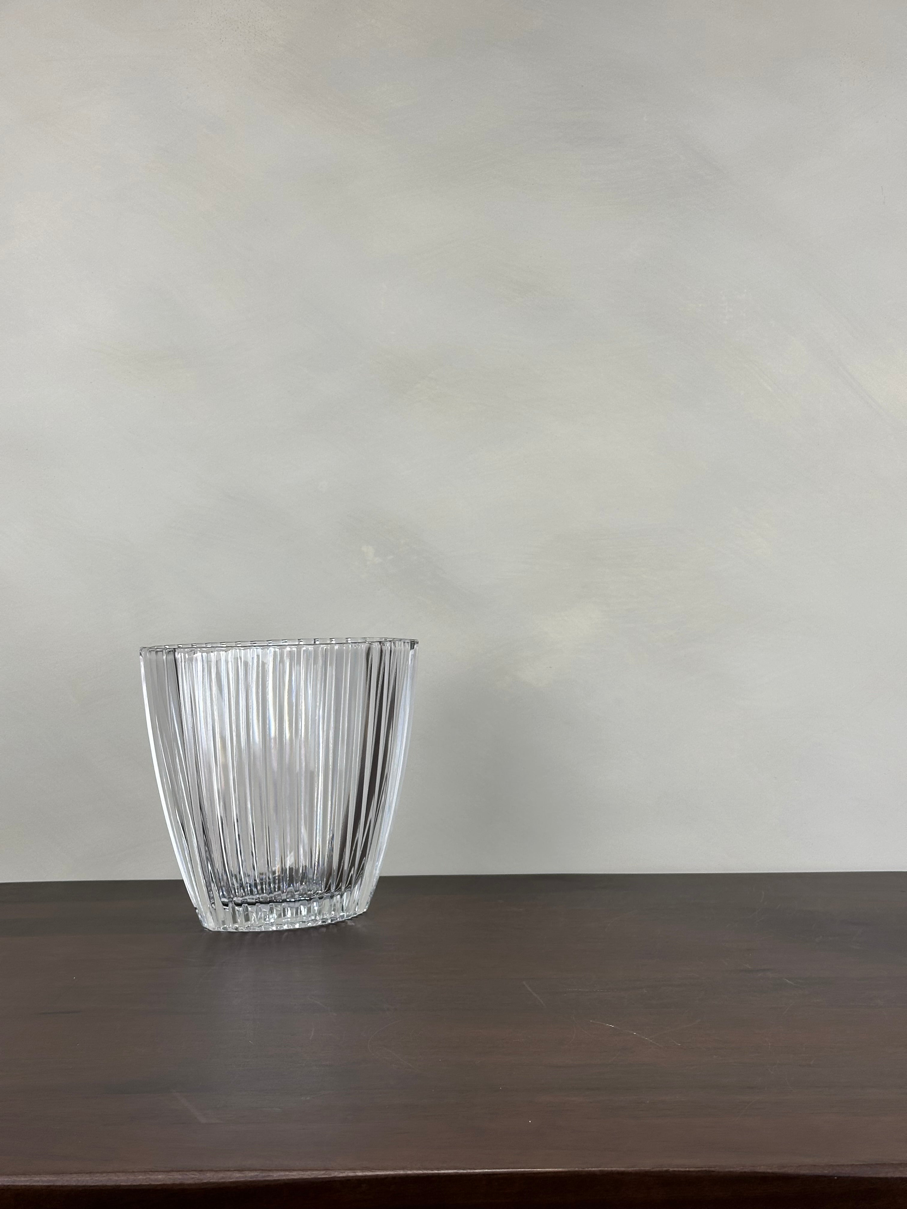 WIDE TEXTURED VASE