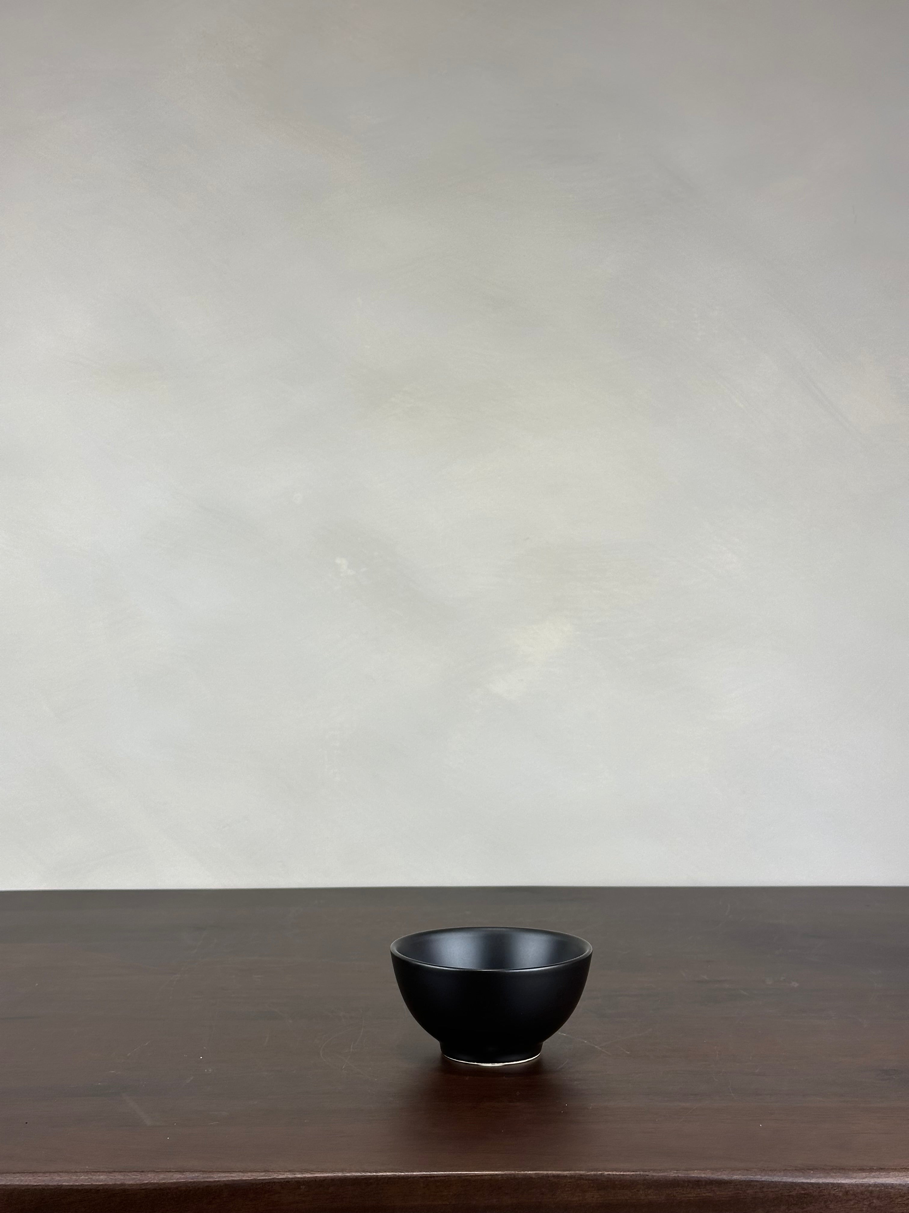 BLACK CERAMIC BOWL