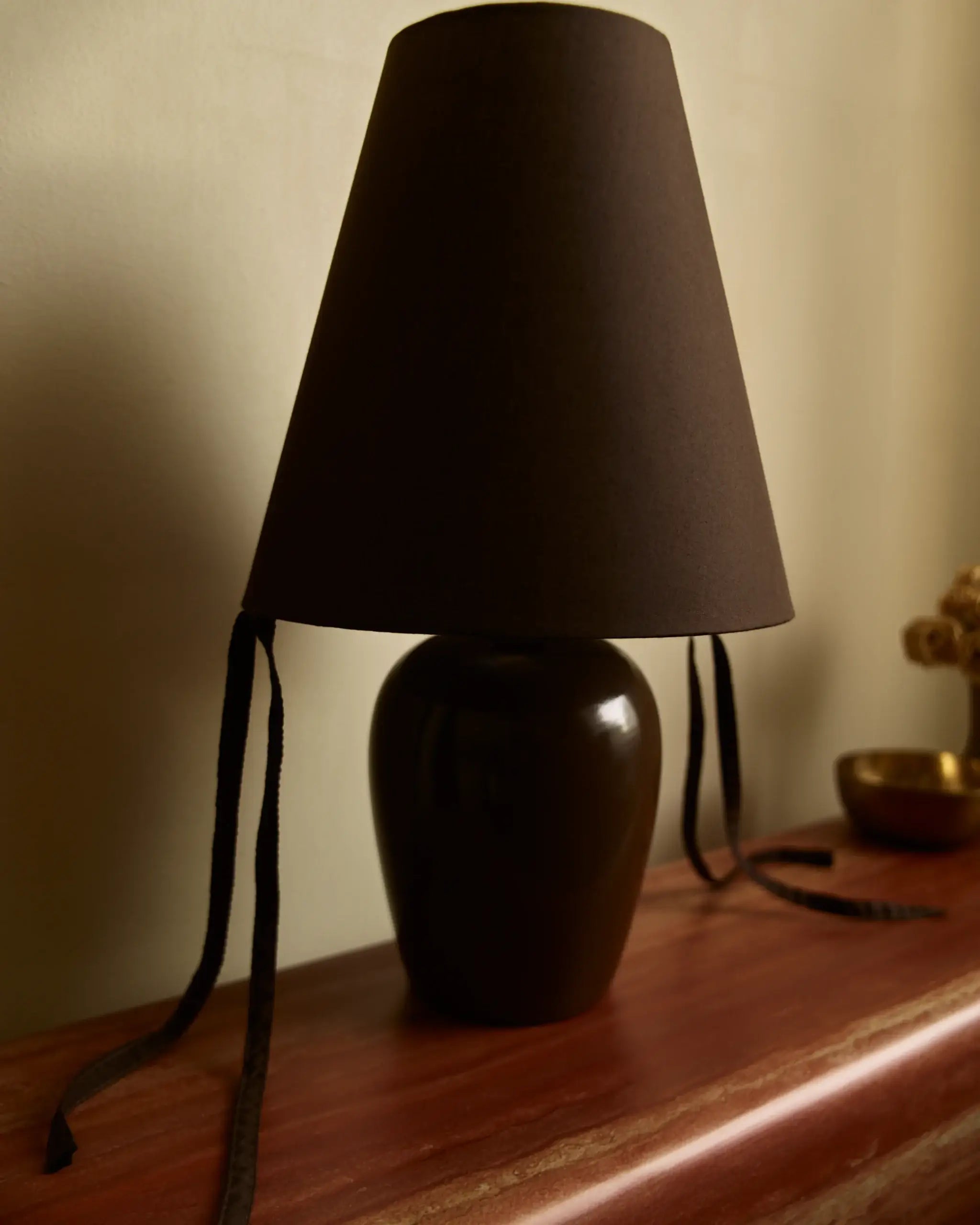 GRANDE BURGUNDY BROWN TABLE LAMP WITH TASSELS