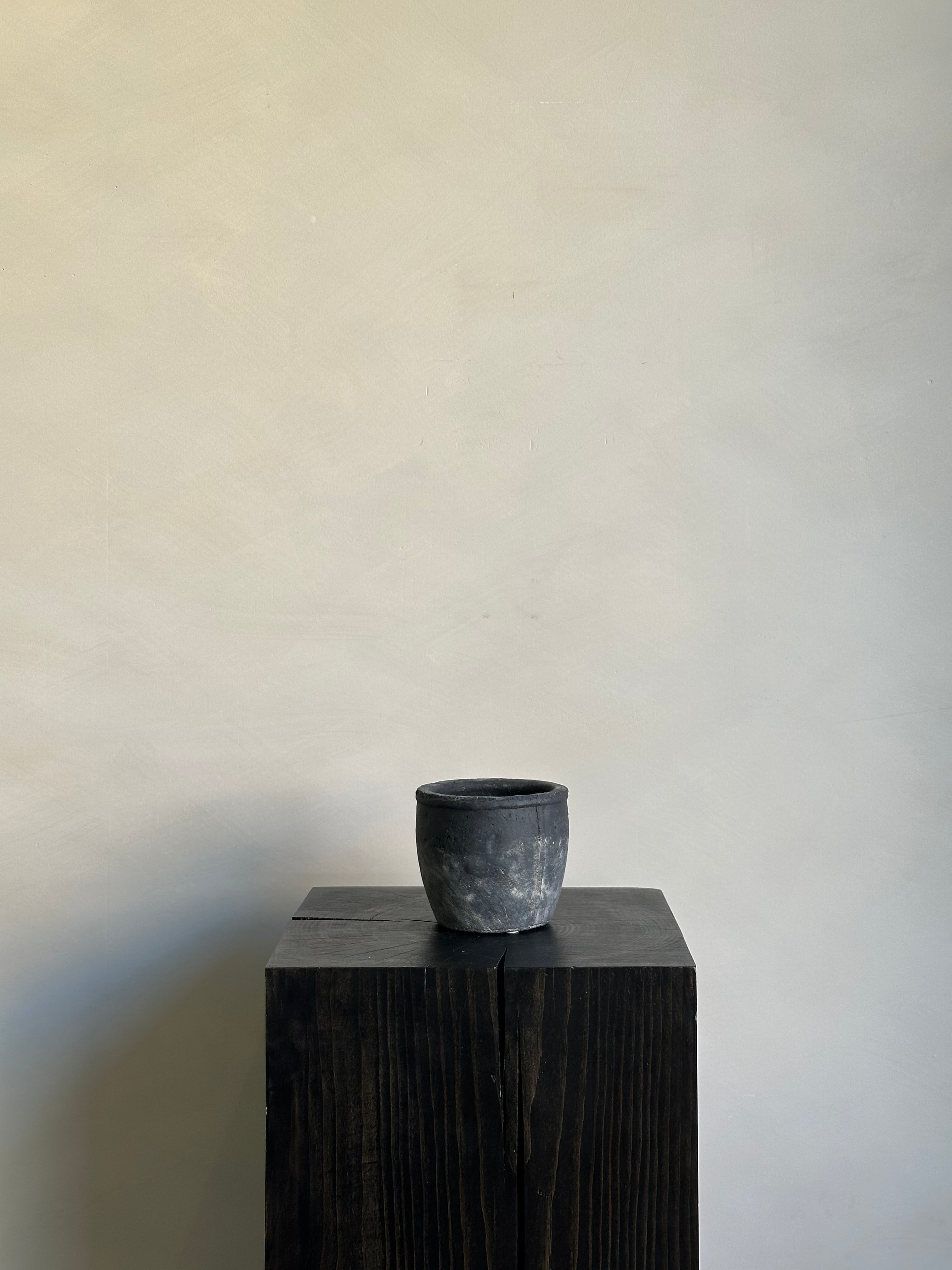 DISTRESSED PLANTER POTS