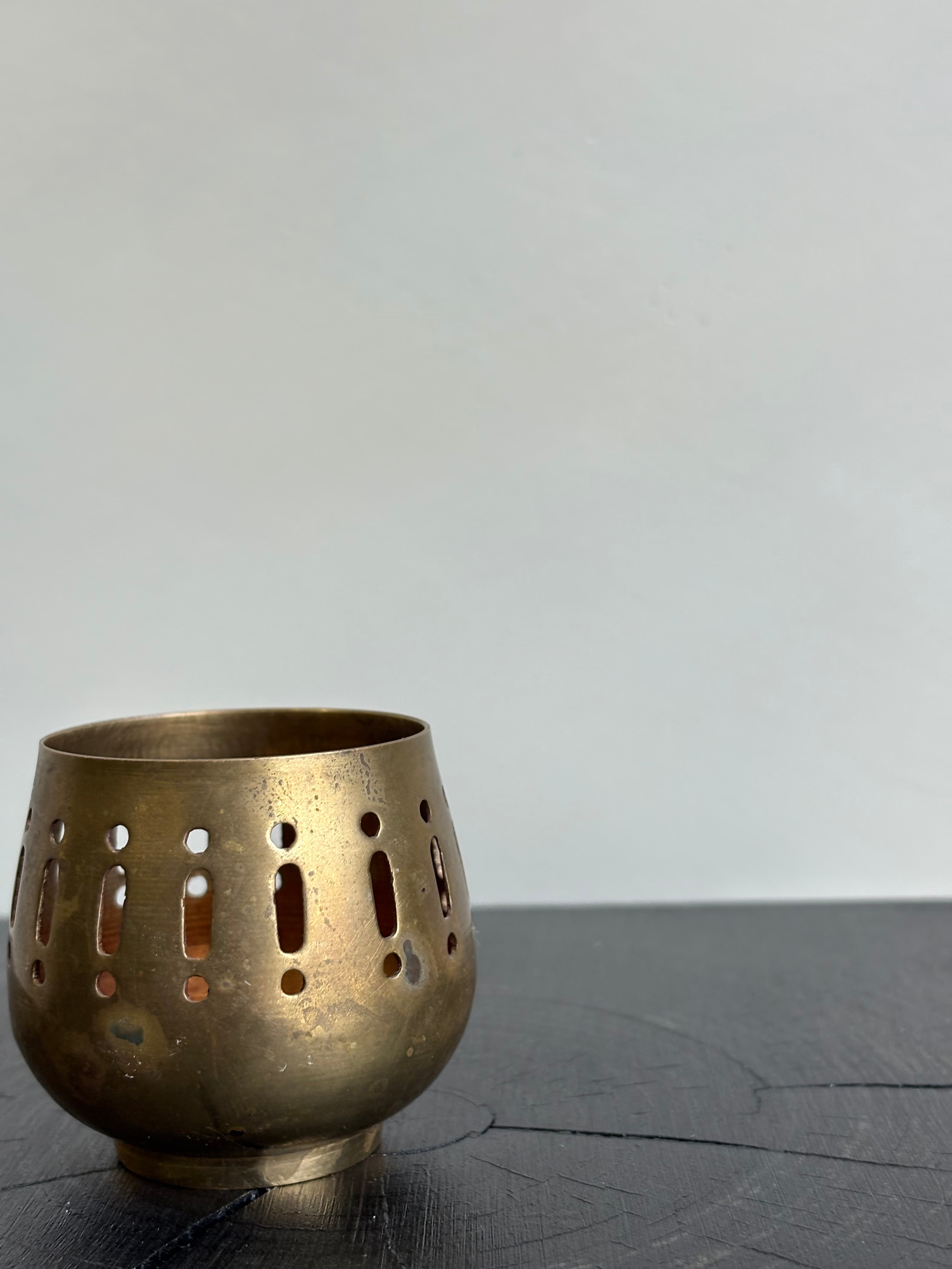 BRASS TEA LIGHT HOLDER
