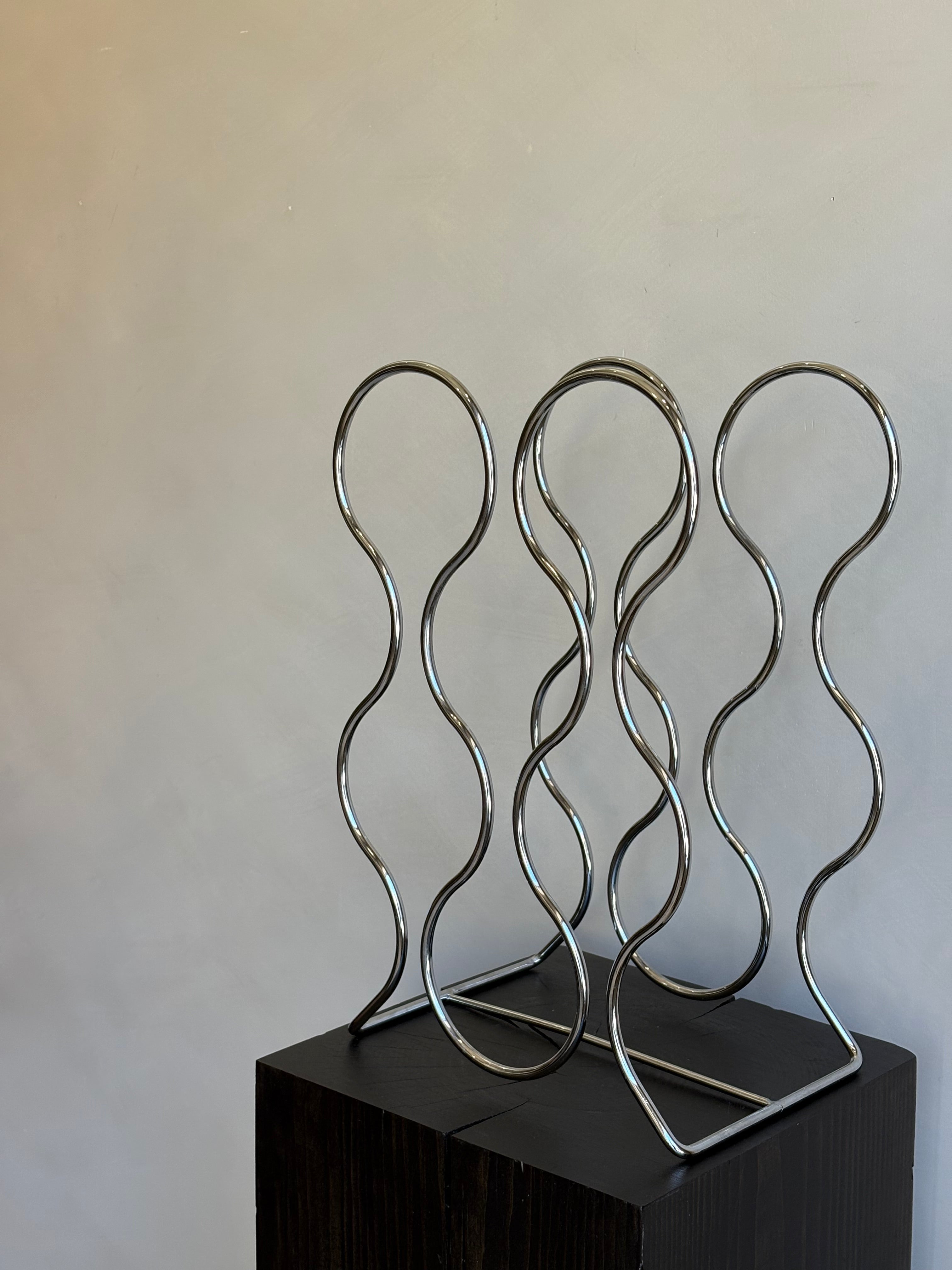 SLIM WAVY WINE RACK