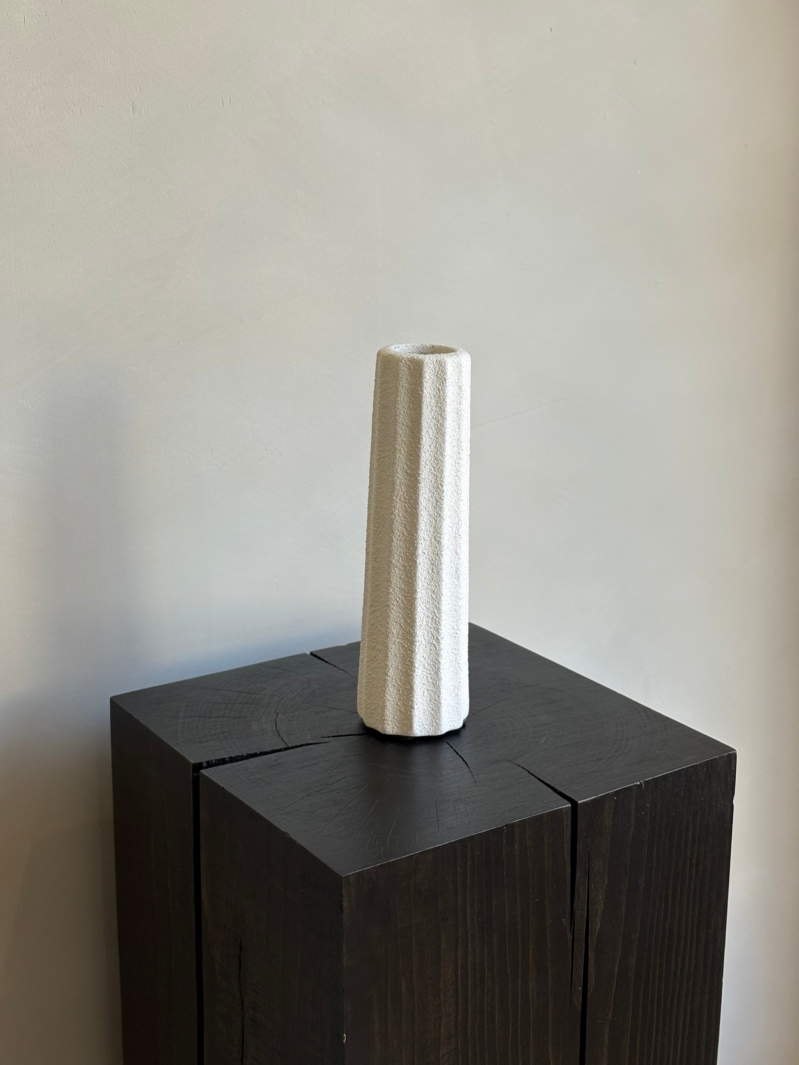 TEXTURED VASE | WHITE