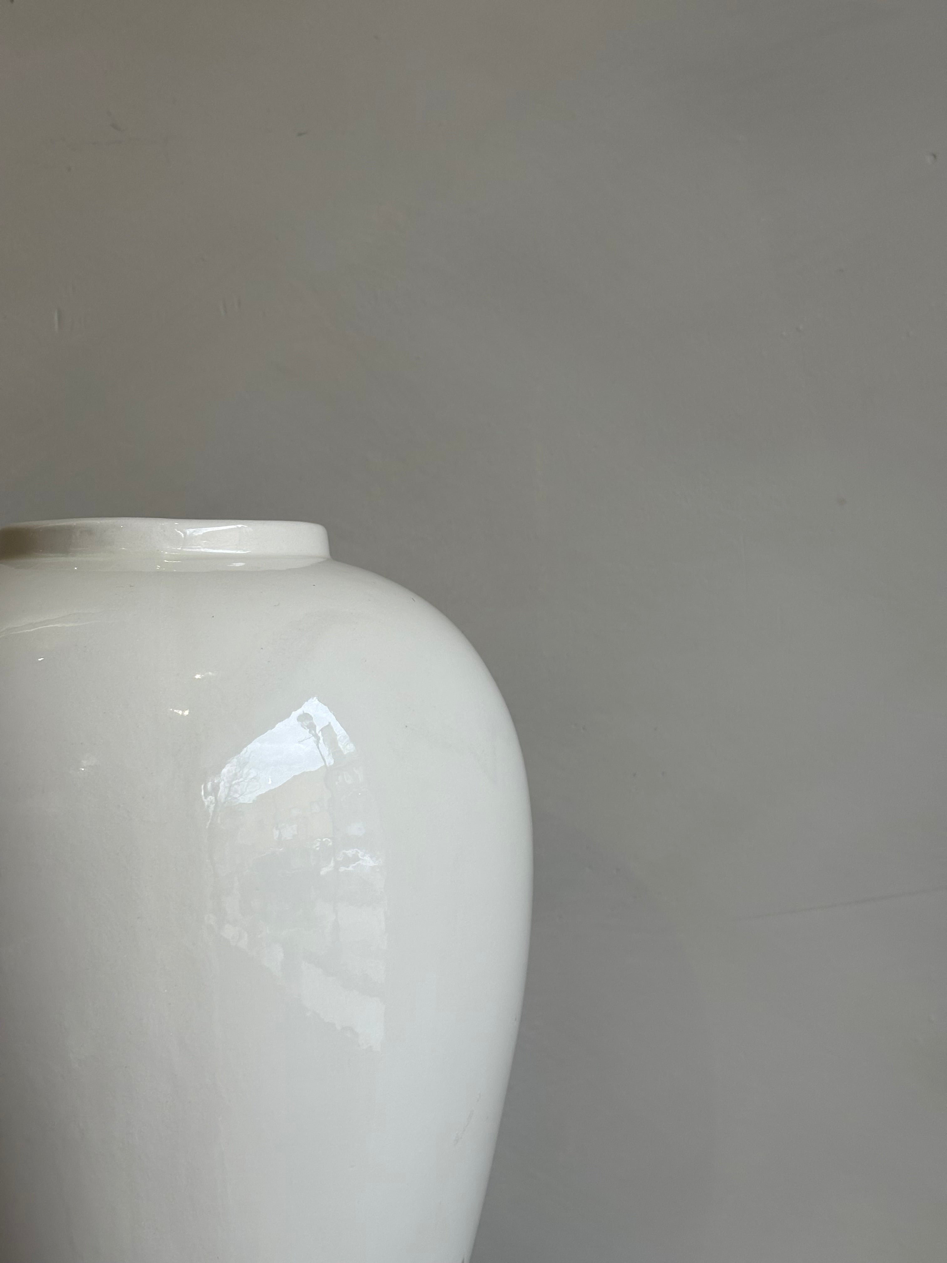 CREAM VASE