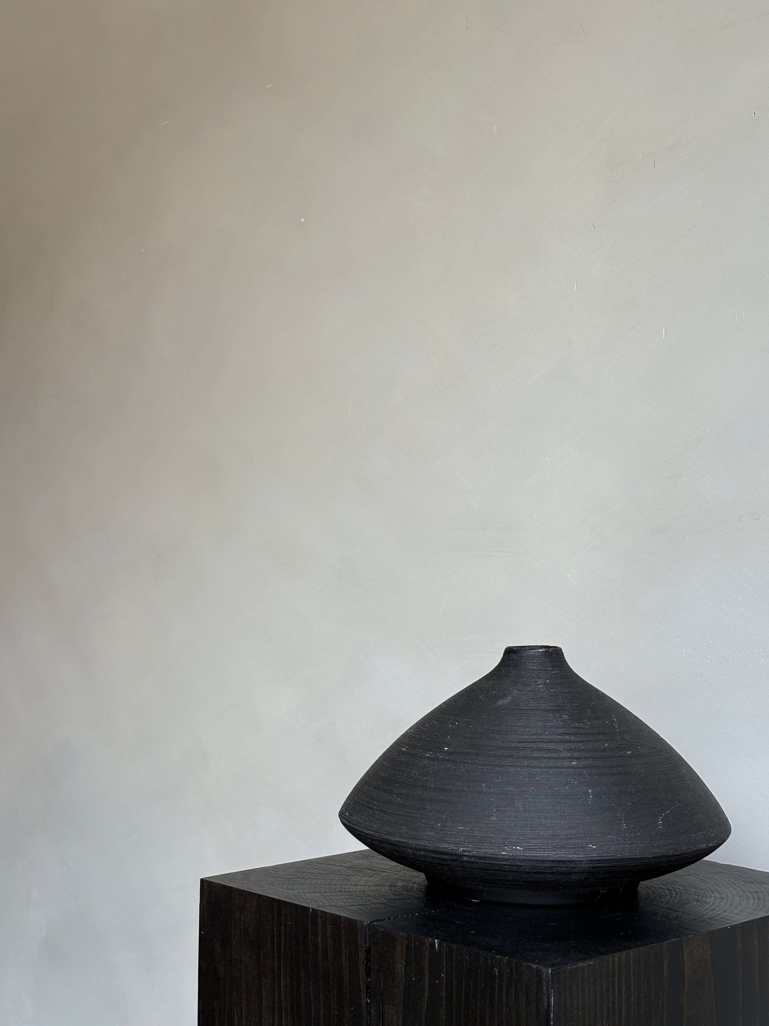 BLACK PYRAMID VASE
