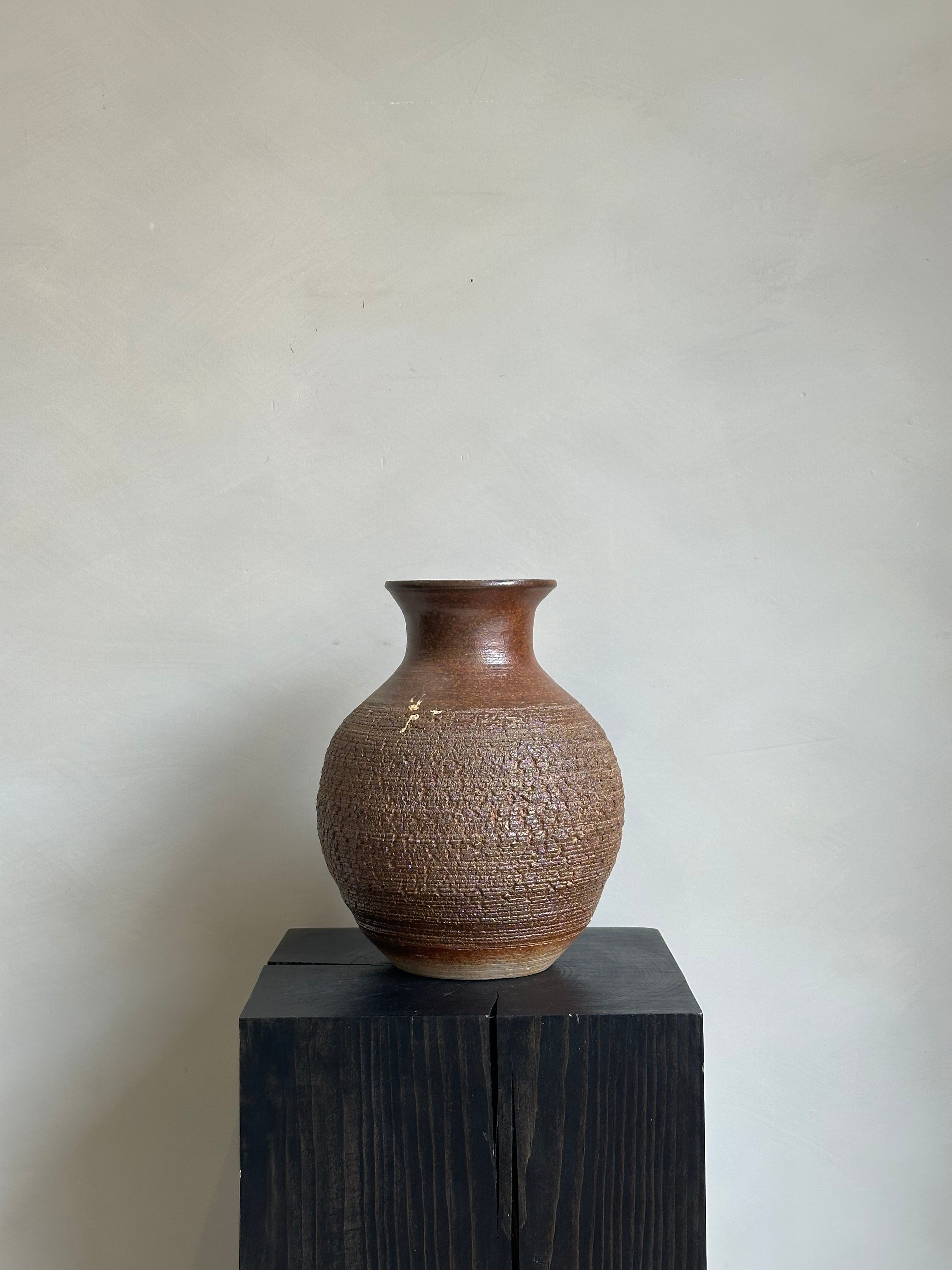 TEXTURED BROWN TAPERED VASE