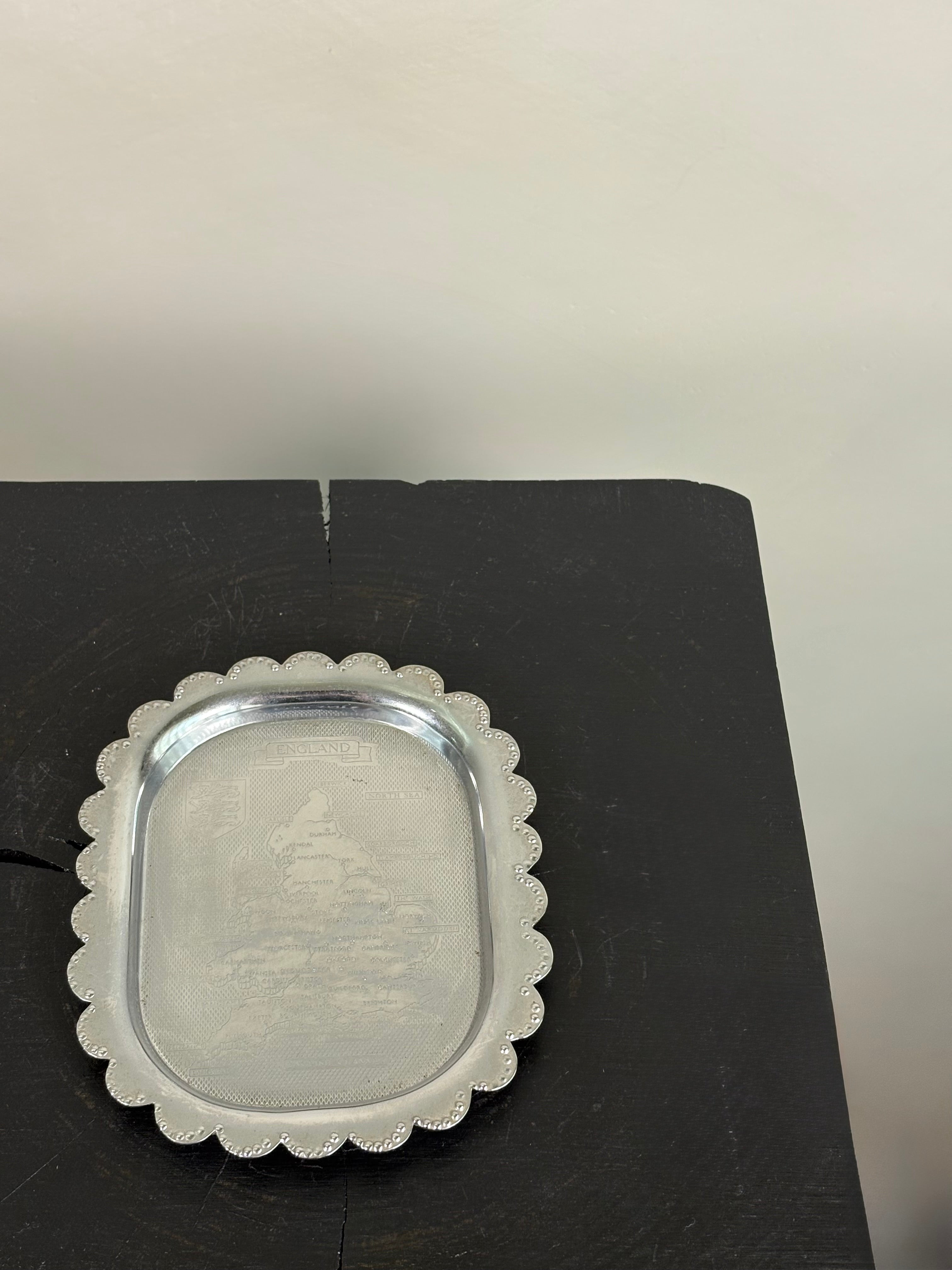SCALLOPED TRAY