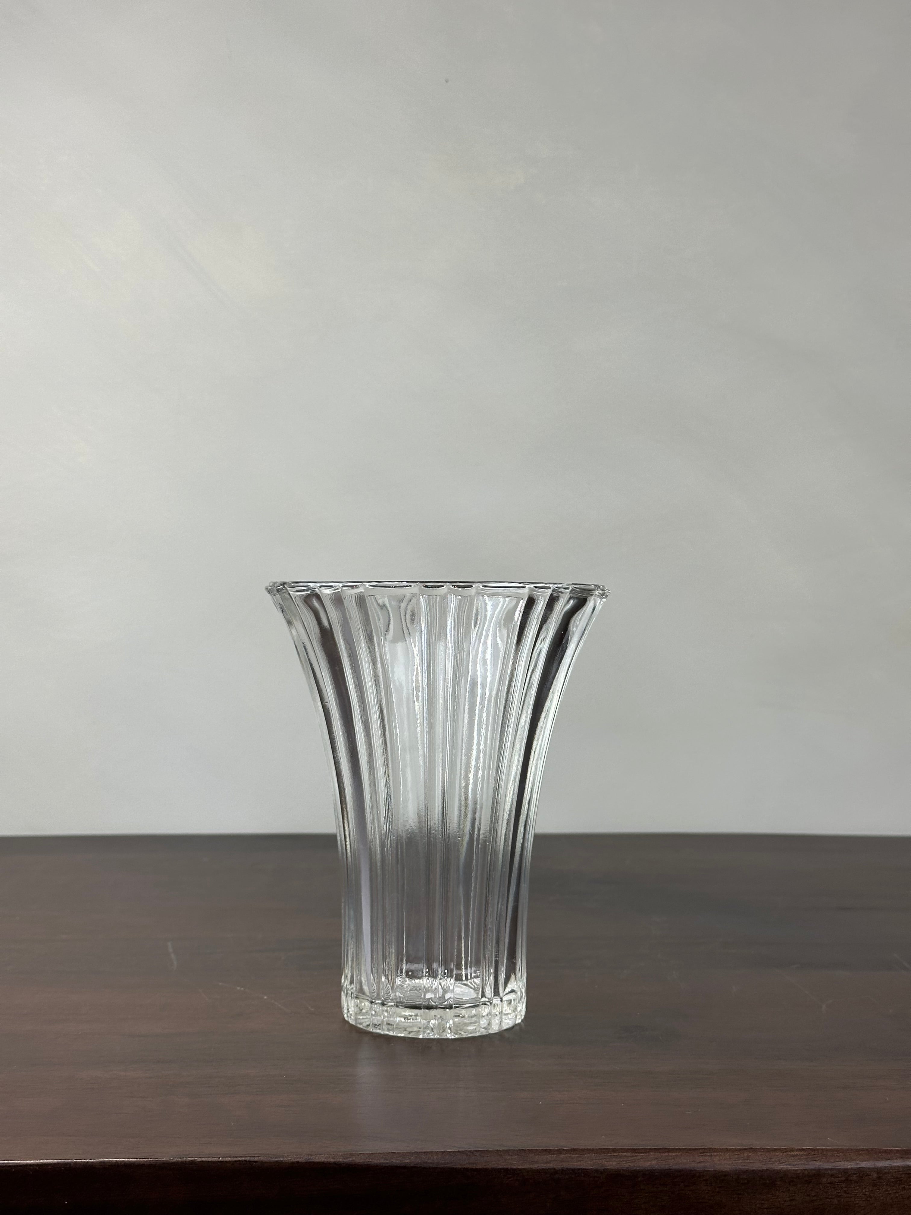 CRYSTAL RIBBED FLOWER VASE