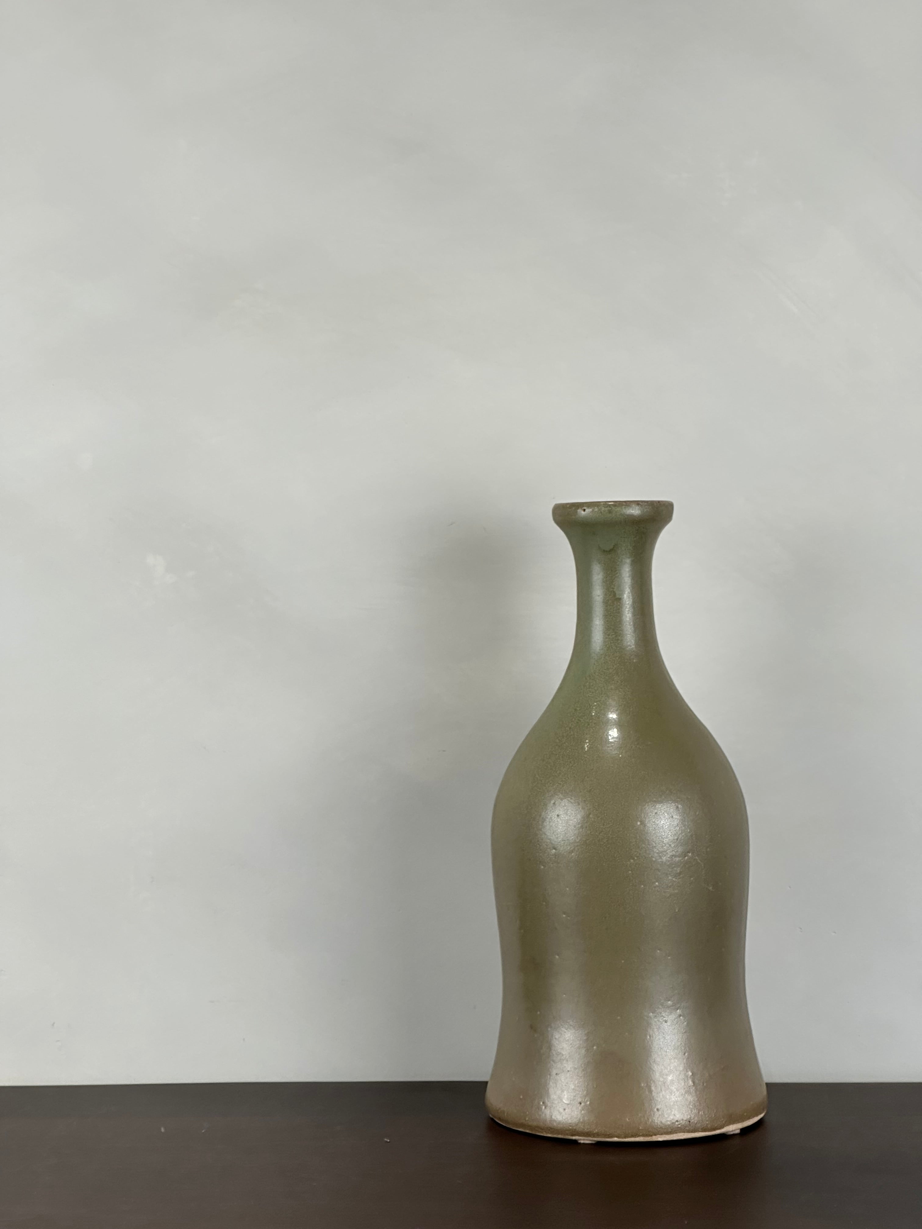 HANDCRAFTED VASE