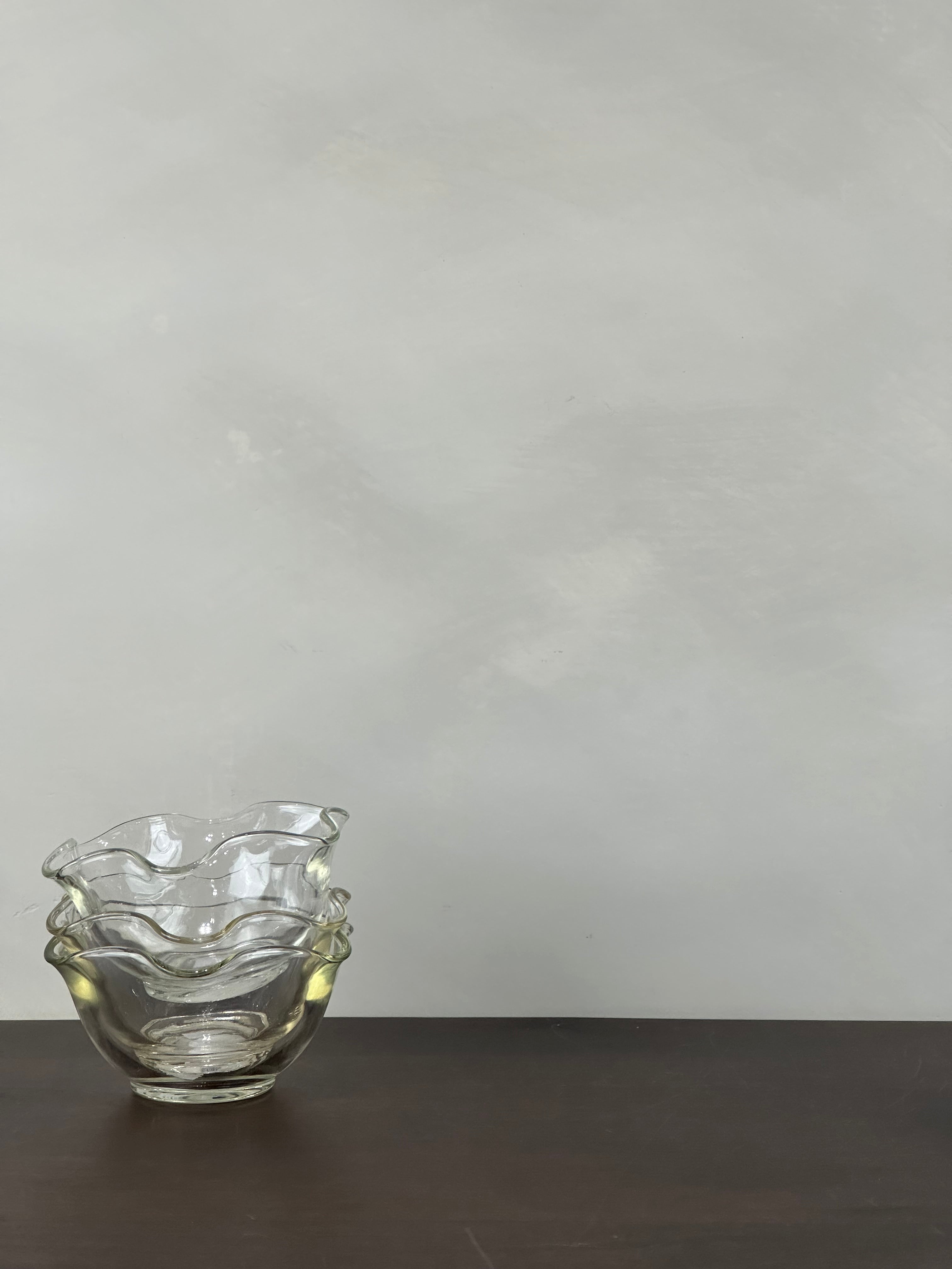 RUFFLED GLASS BOWL
