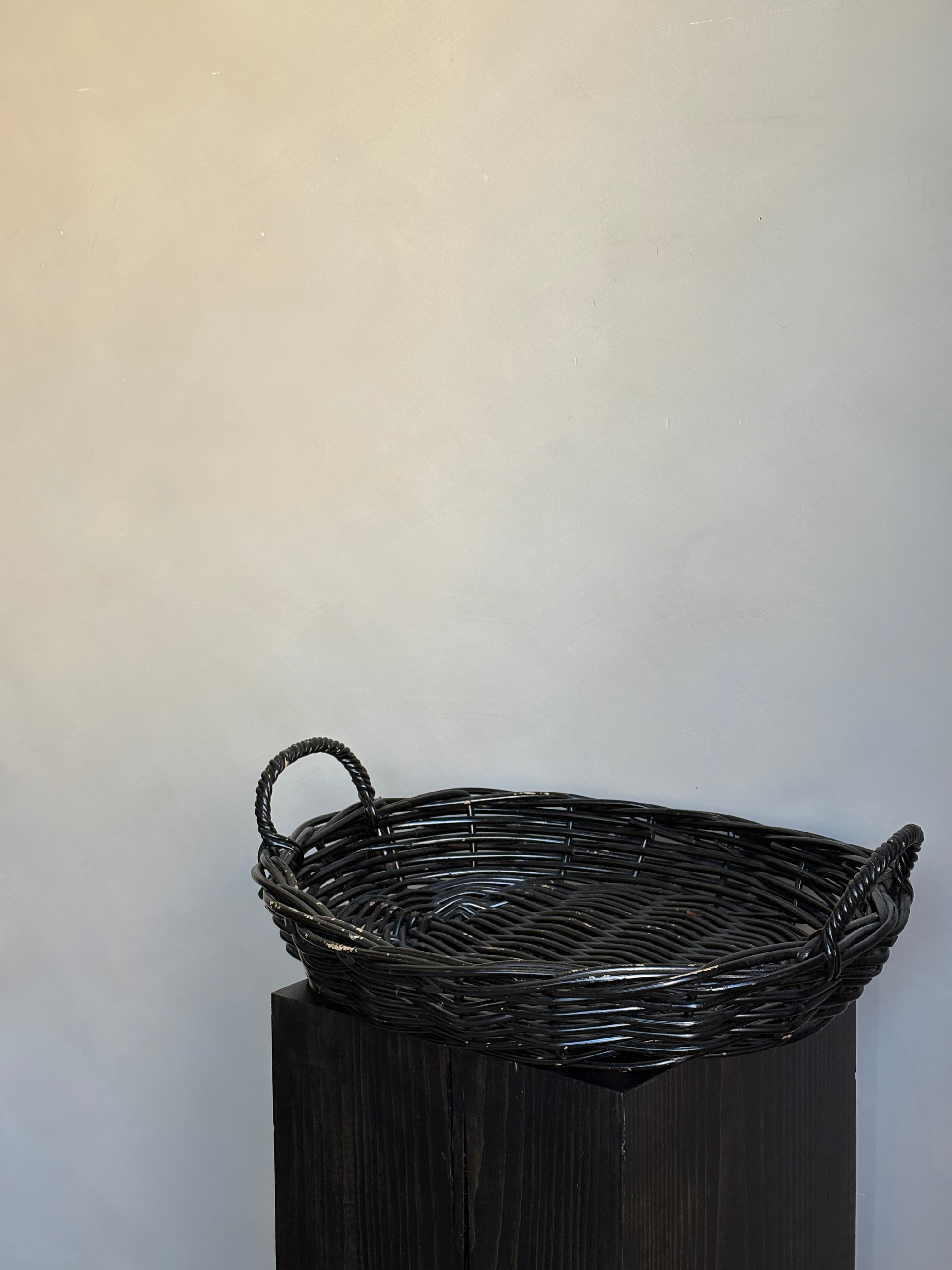 BLACK OVAL BASKET