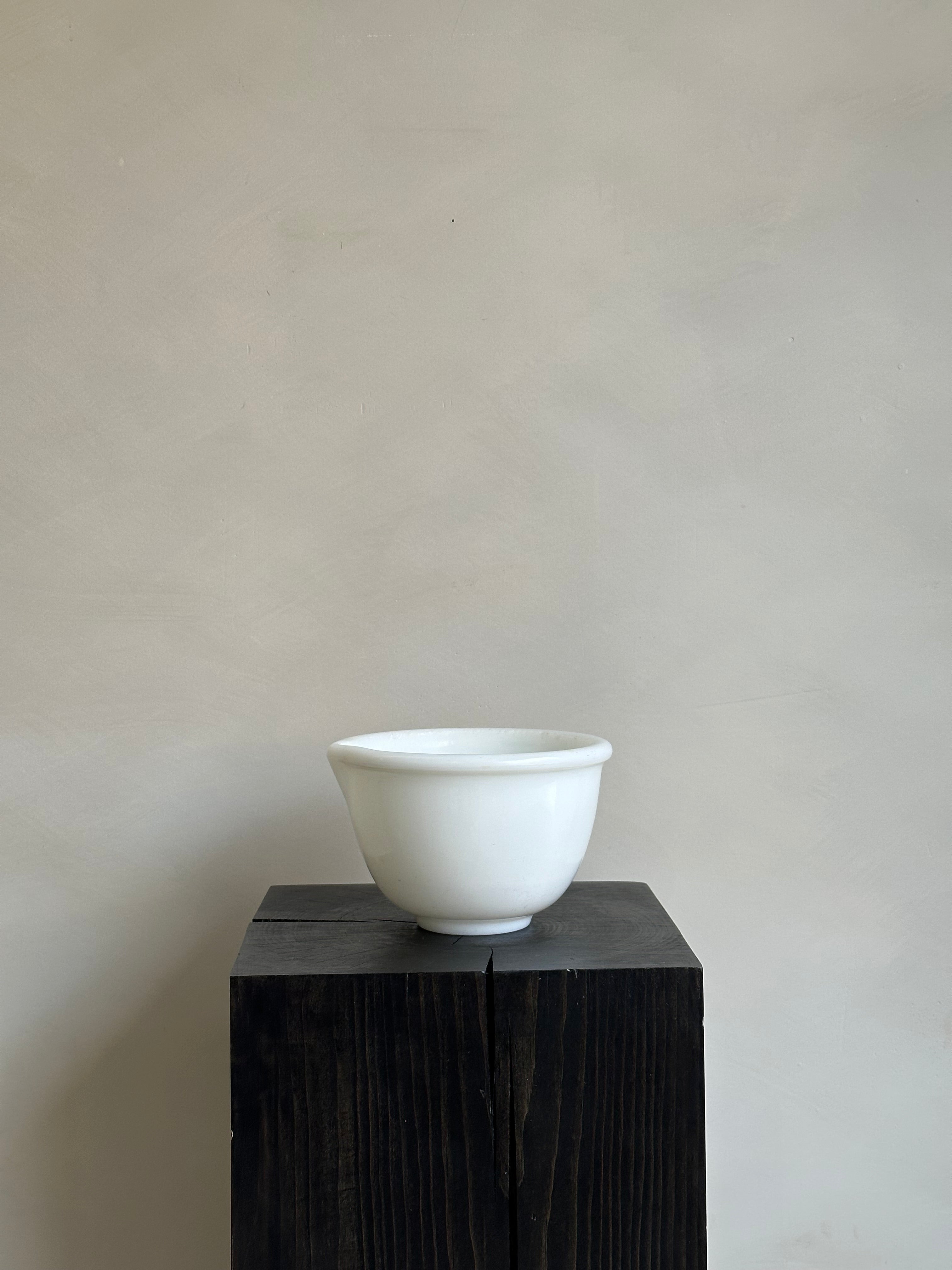 WHITE MIXING BOWL