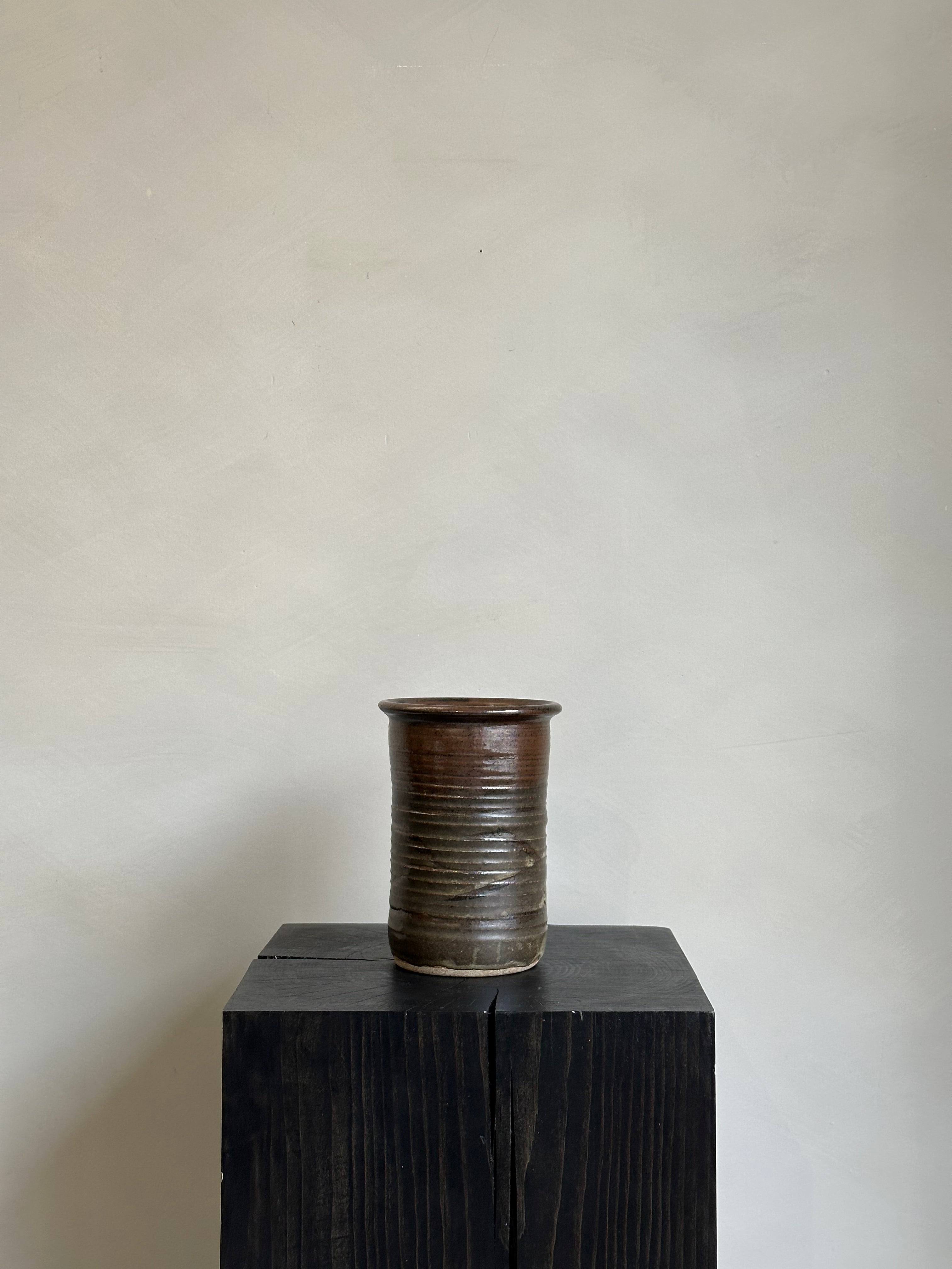 BROWN TEXTURED VASE