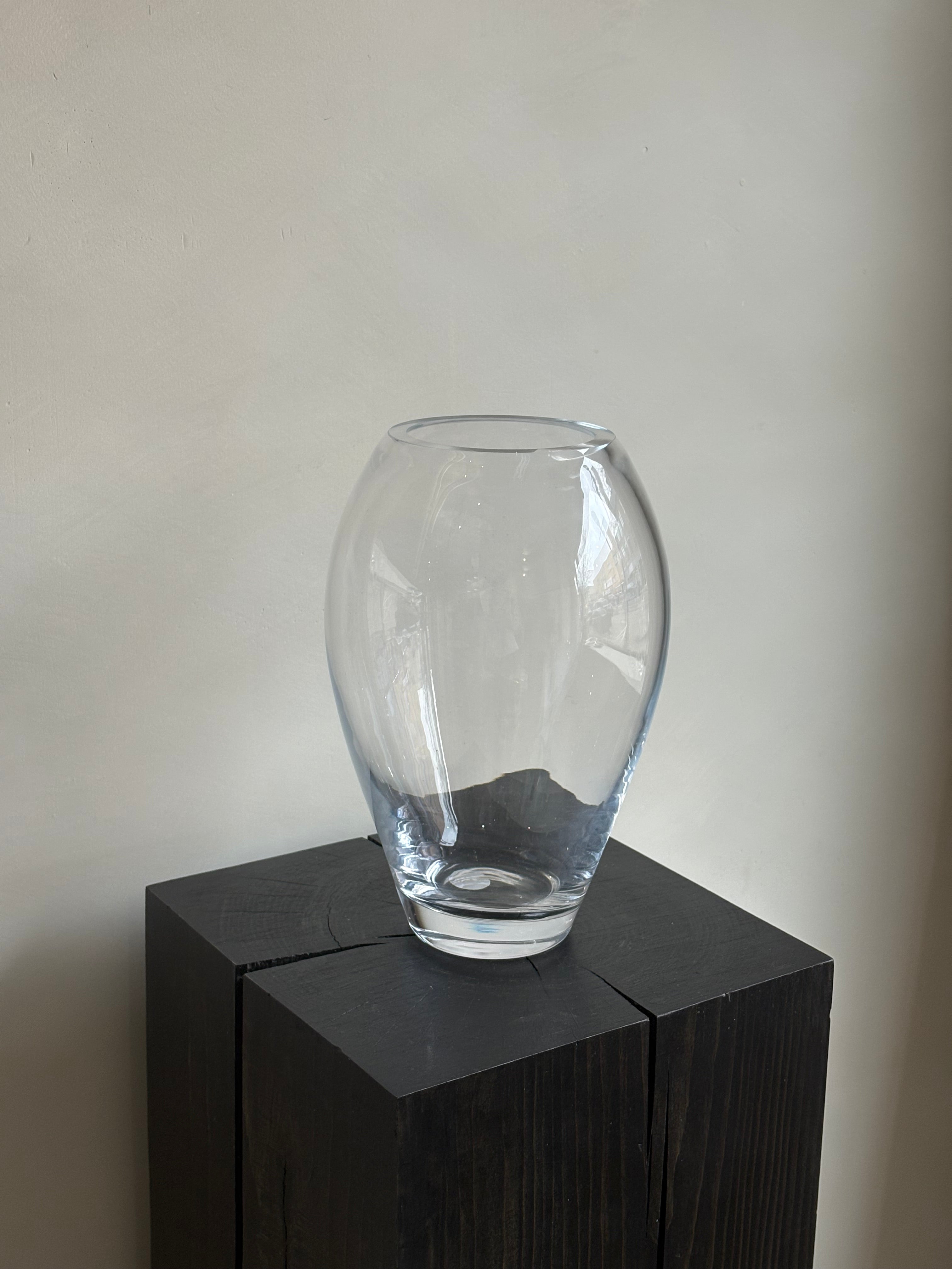 CLASSIC GLASS VASE