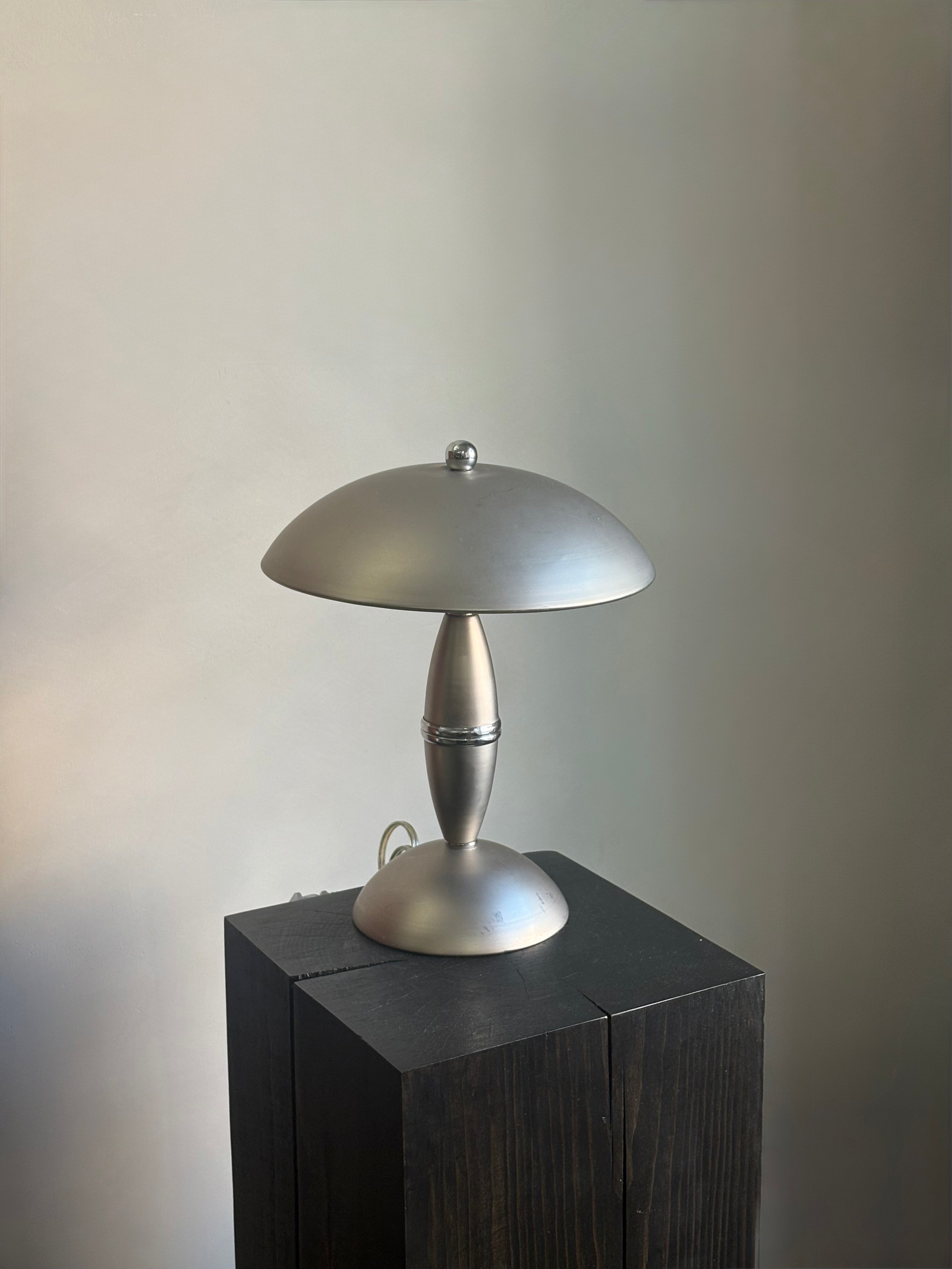 BRUSHED METAL MUSHROOM TABLE LAMP