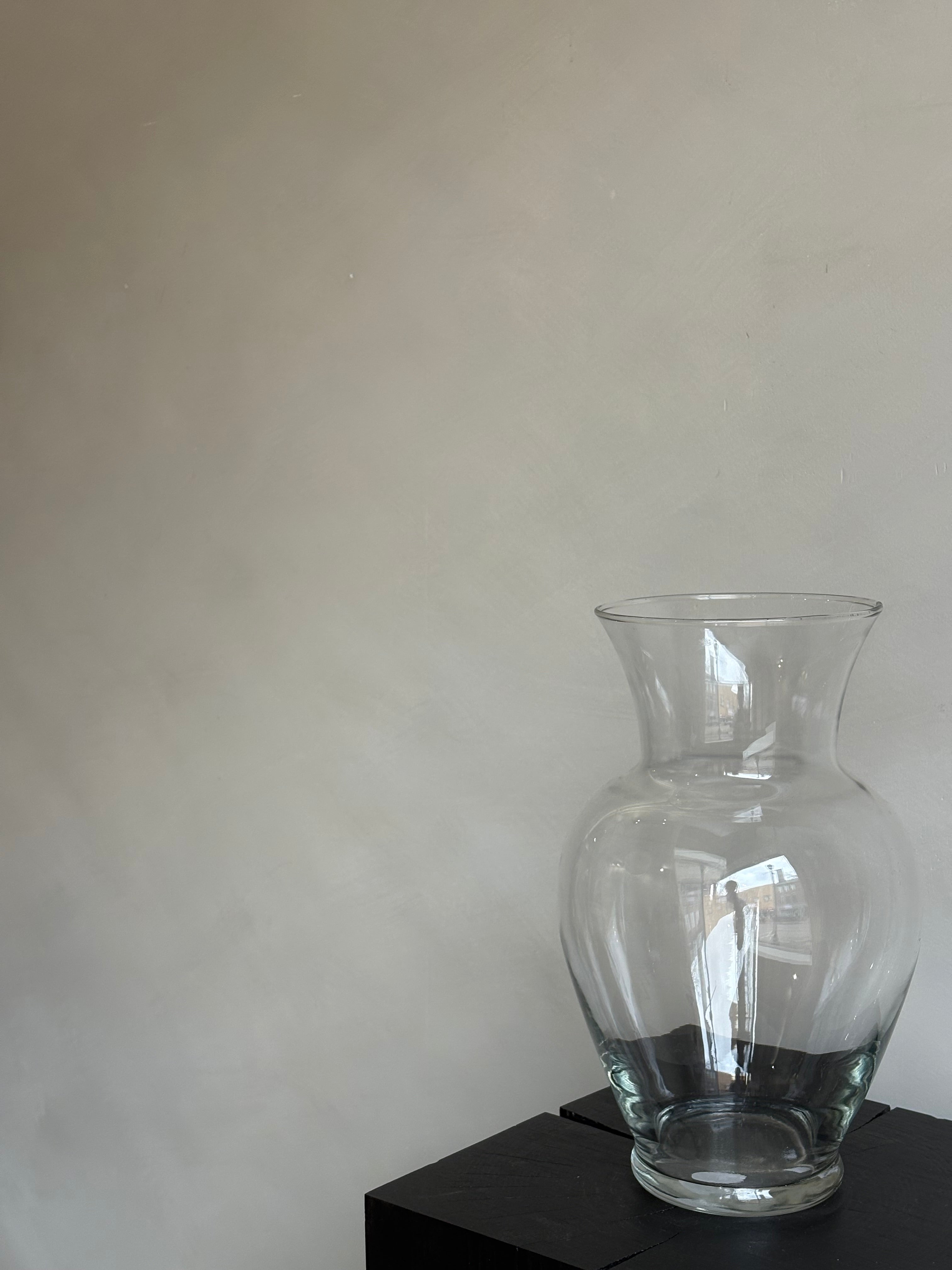 TAPERED GLASS VASE