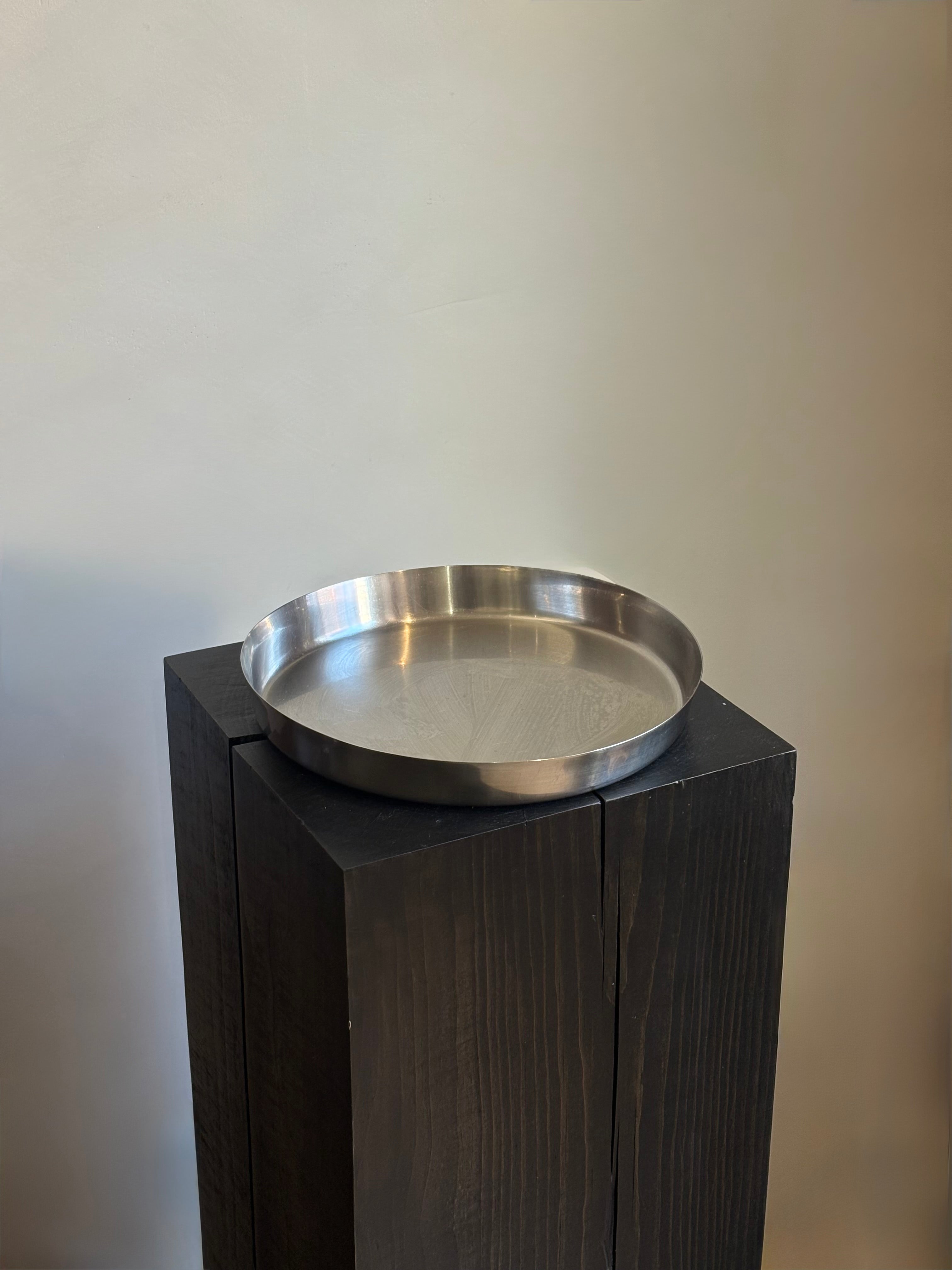 STAINLESS STEEL ROUND TRAY