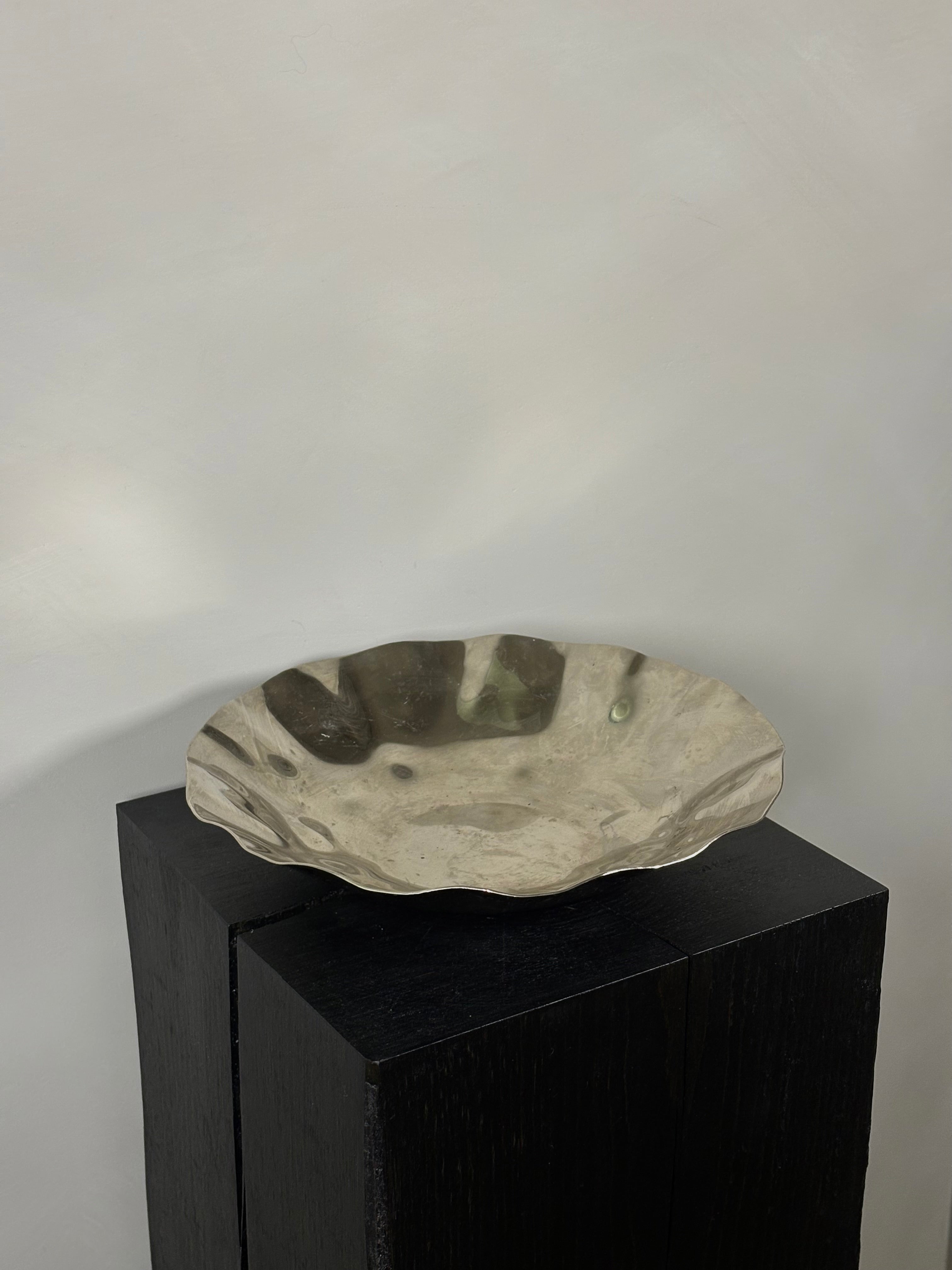 METAL SCALLOPED BOWL