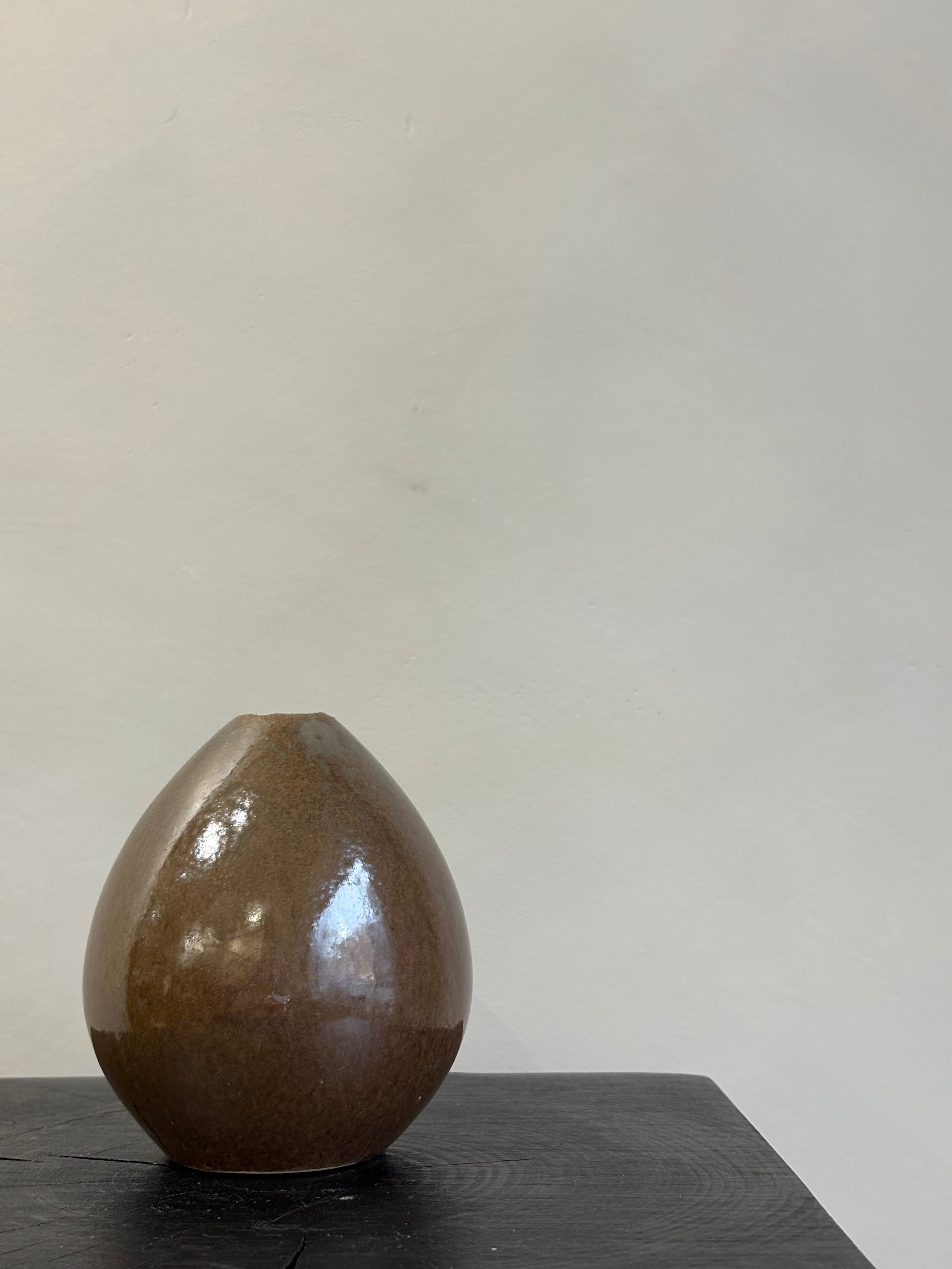 BABY BROWN VASE