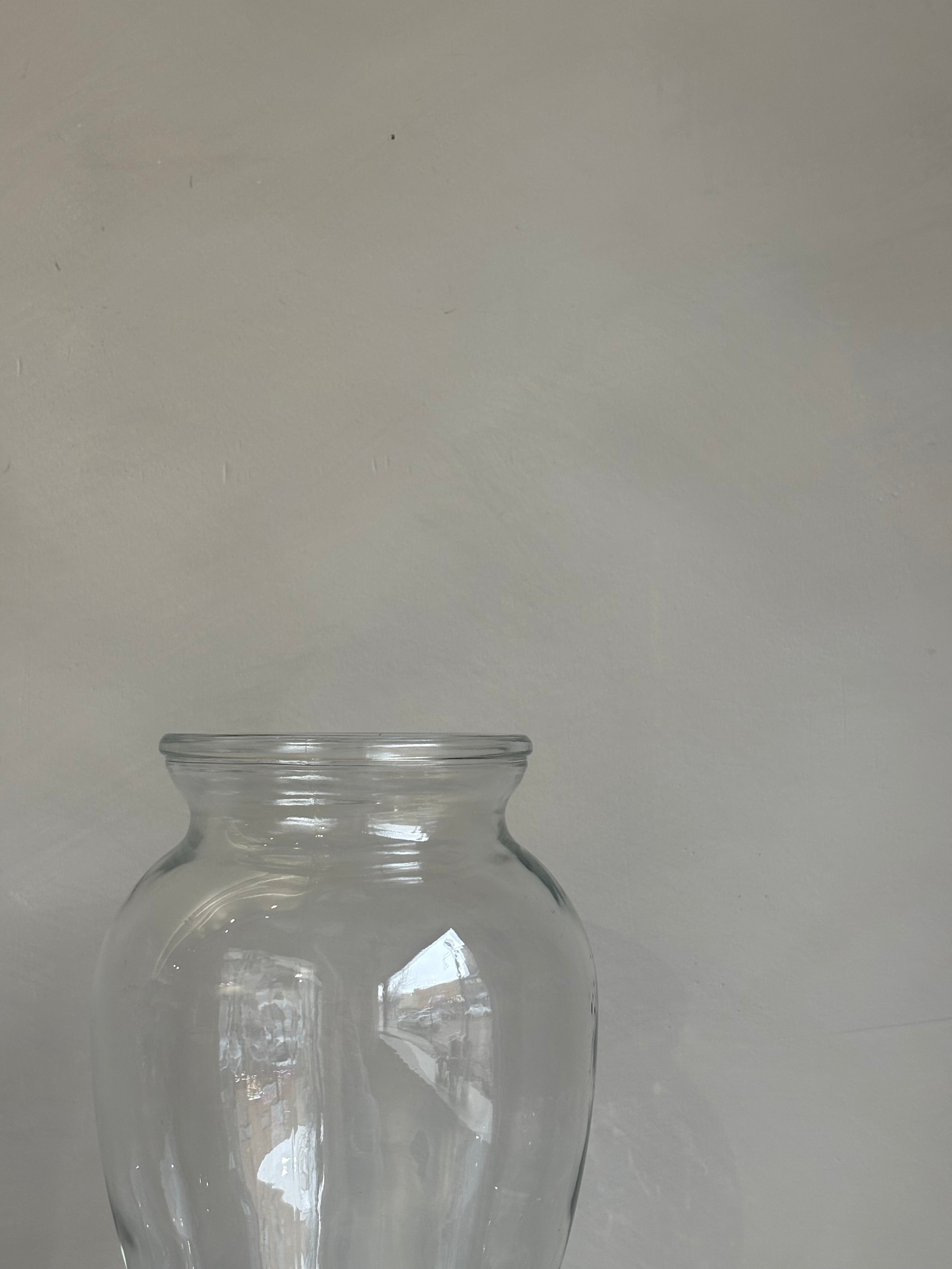 MEDIUM BUD VASE
