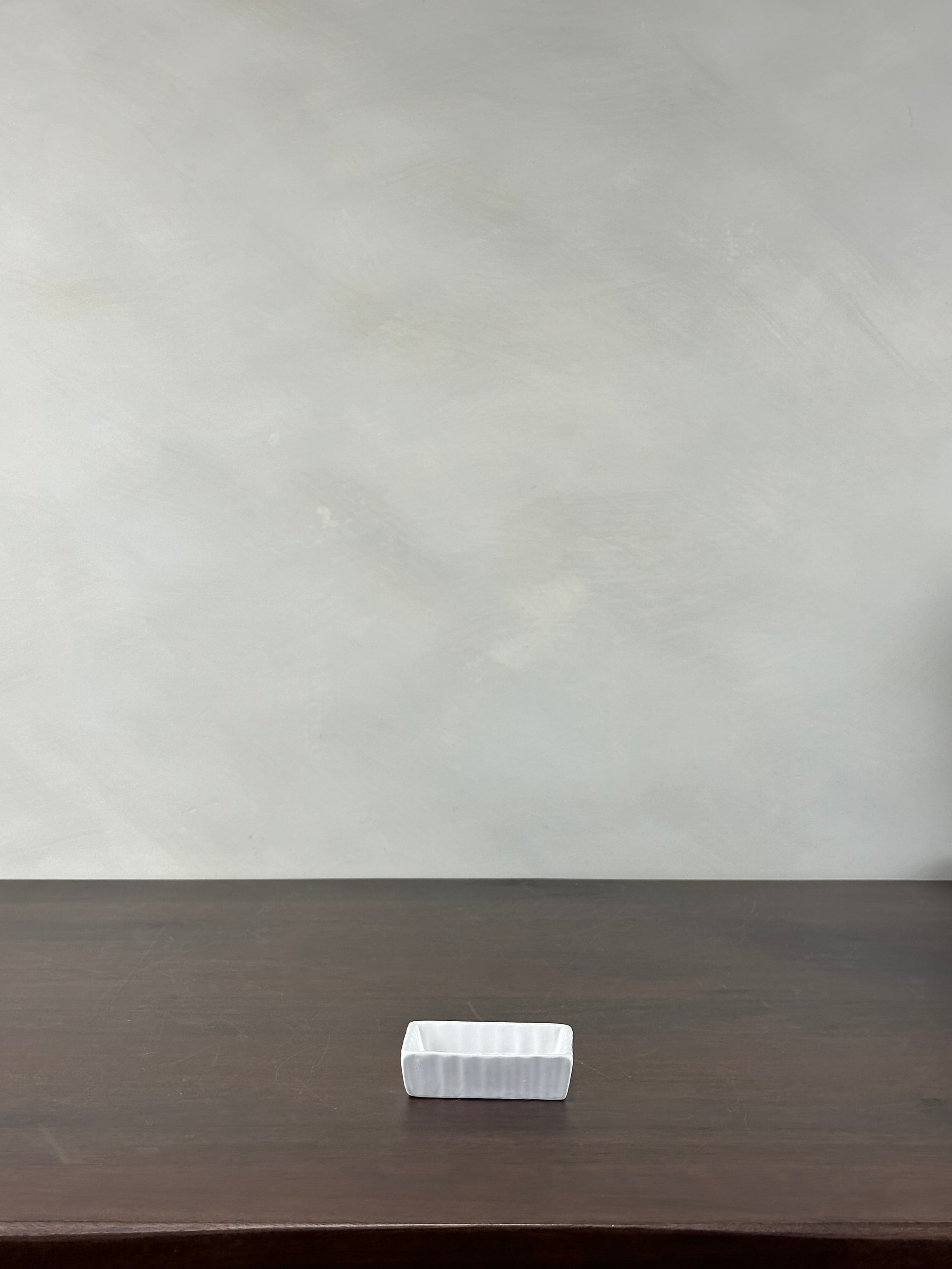 SMALL WHITE SAUCE DISH