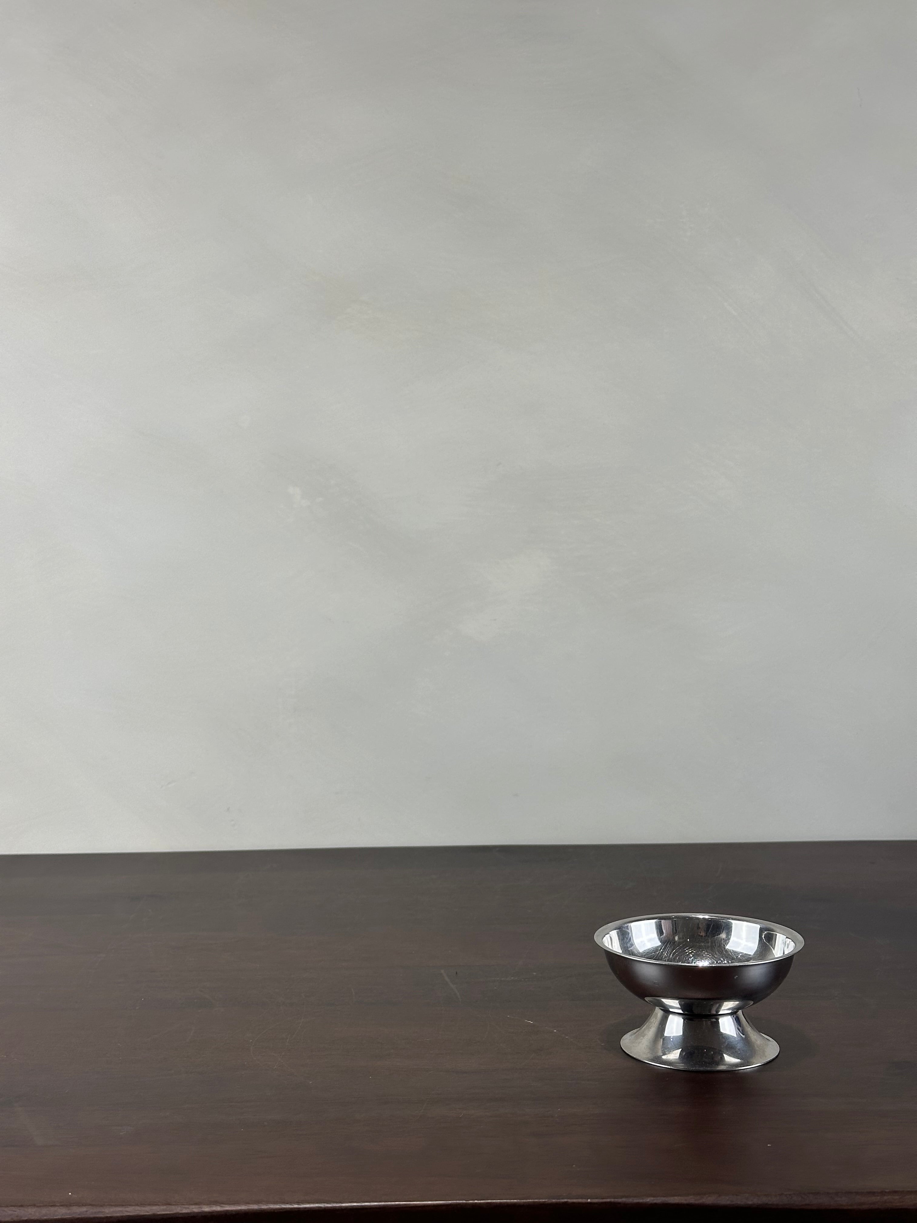 STAINLESS STEEL PEDESTAL BOWL