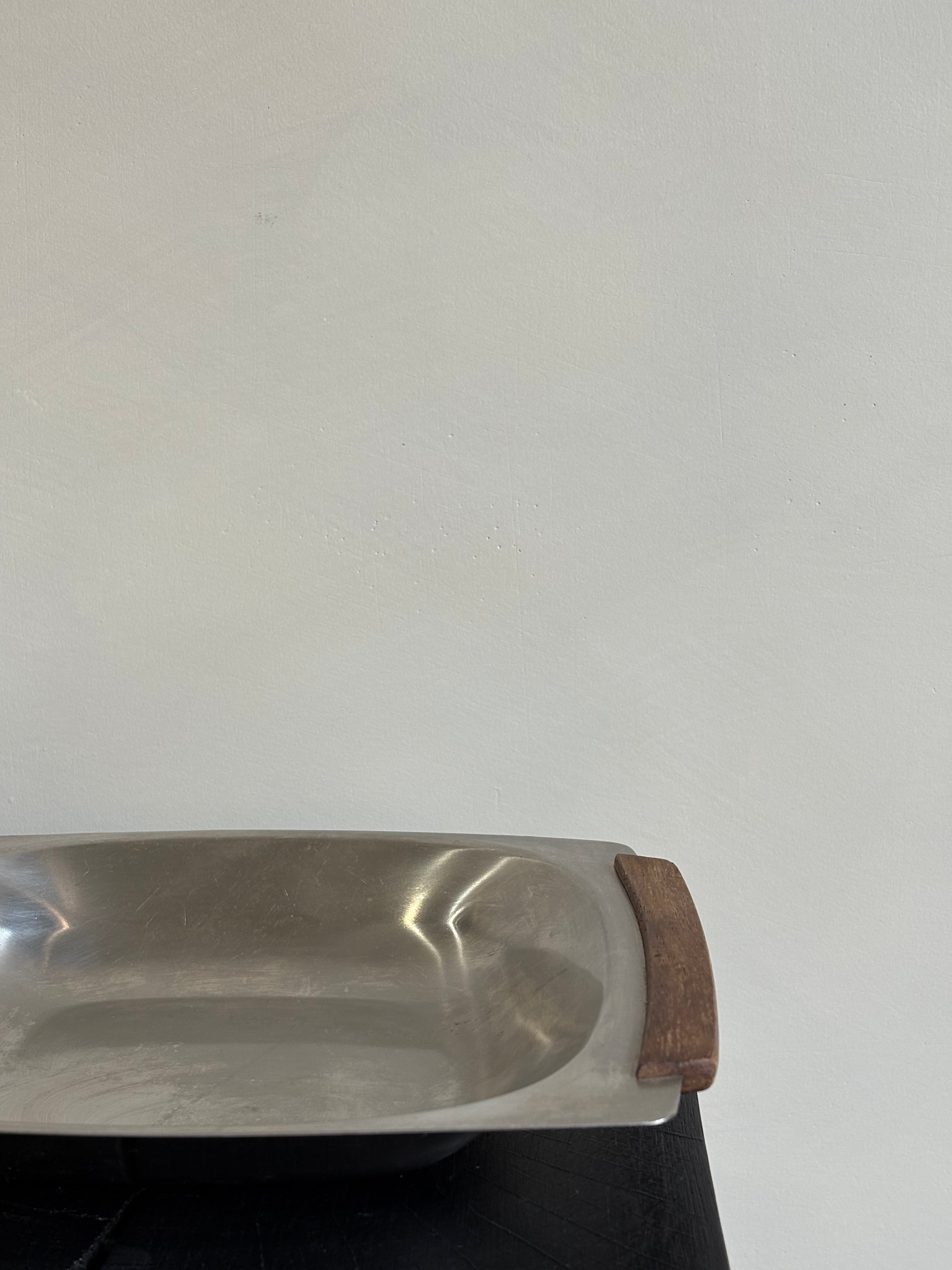 CHROME TRAY WITH WOODEN HANDLES