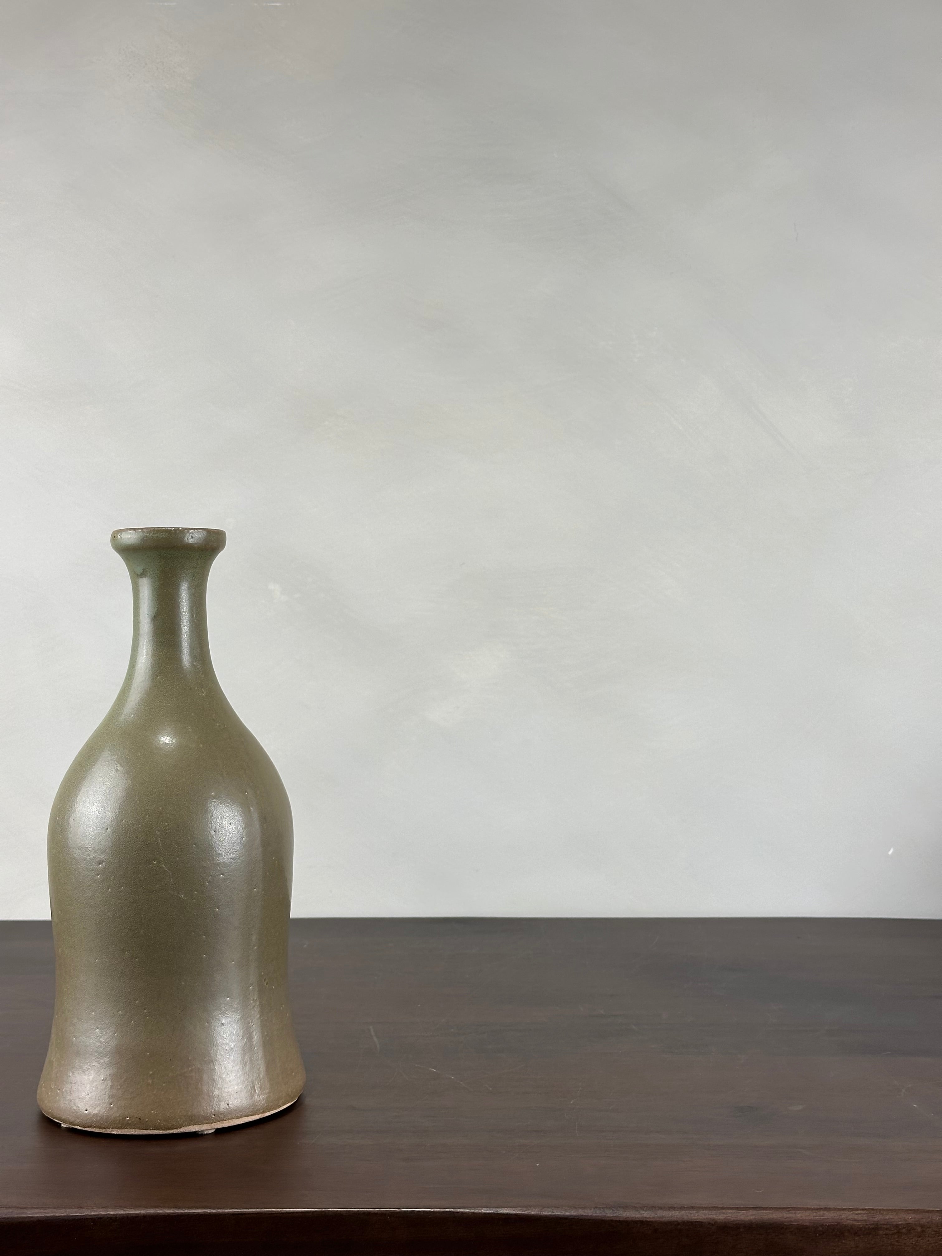 HANDCRAFTED VASE
