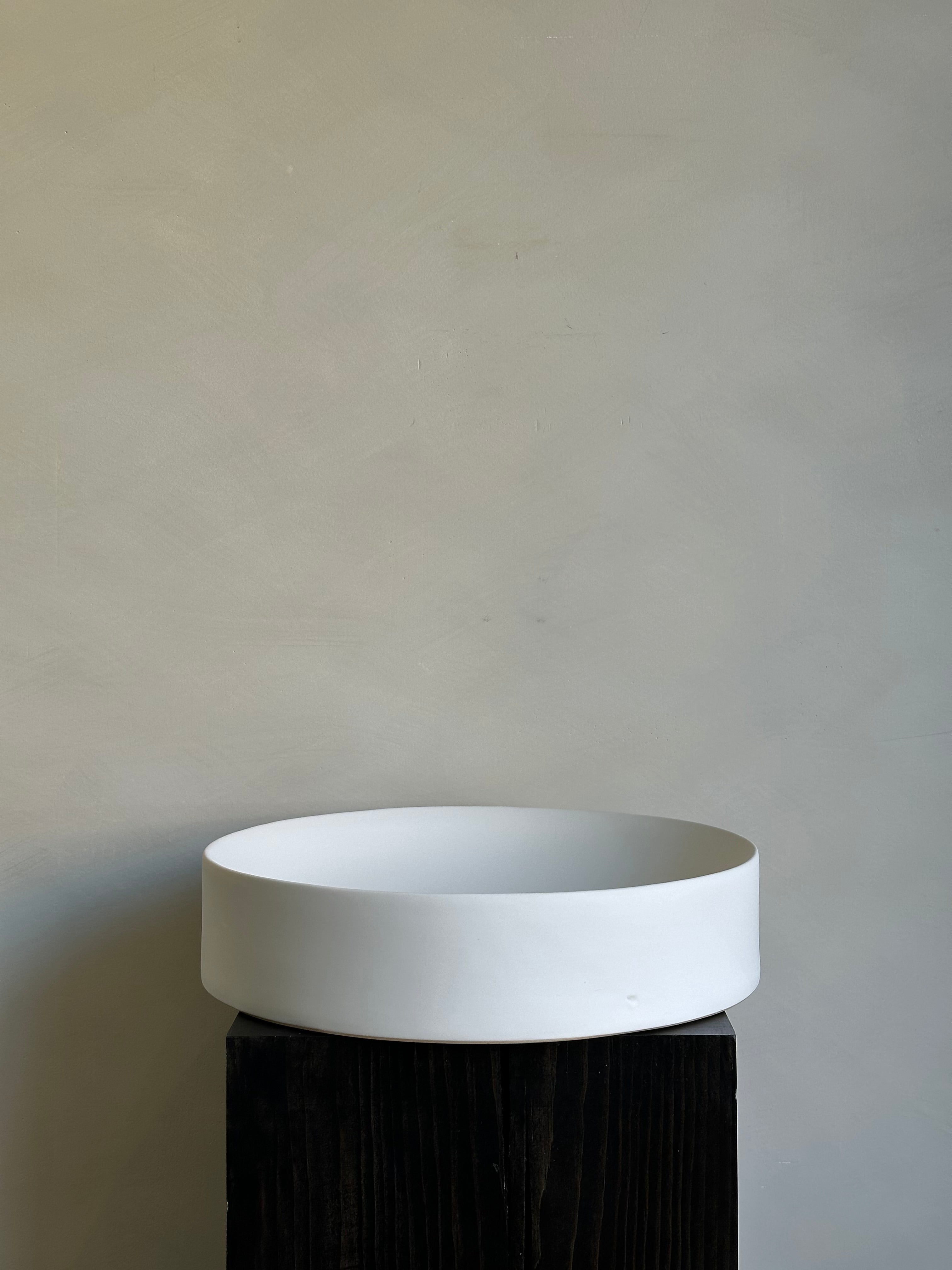 WHITE DISPLAY BOWL