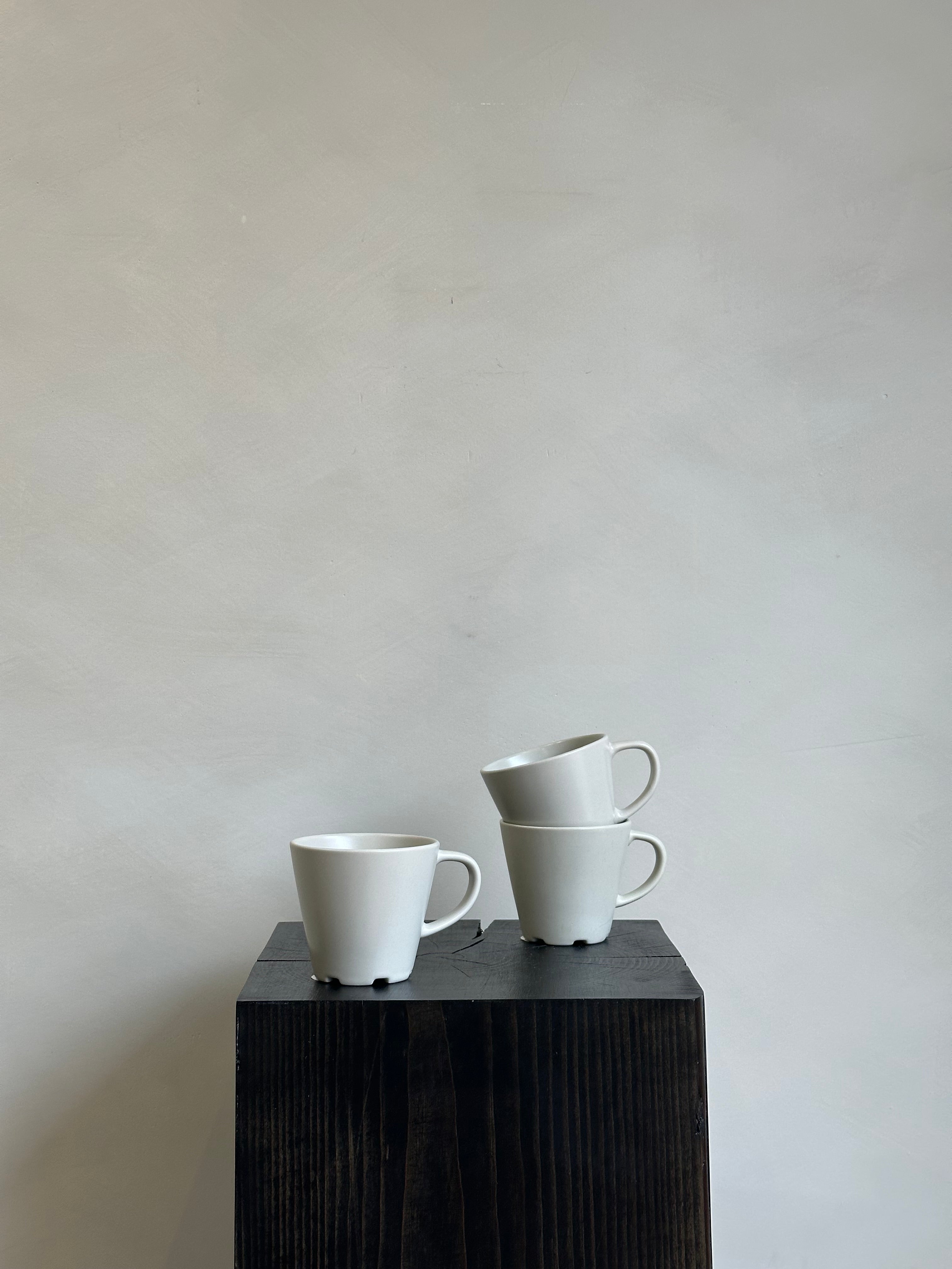 BEIGE MUG