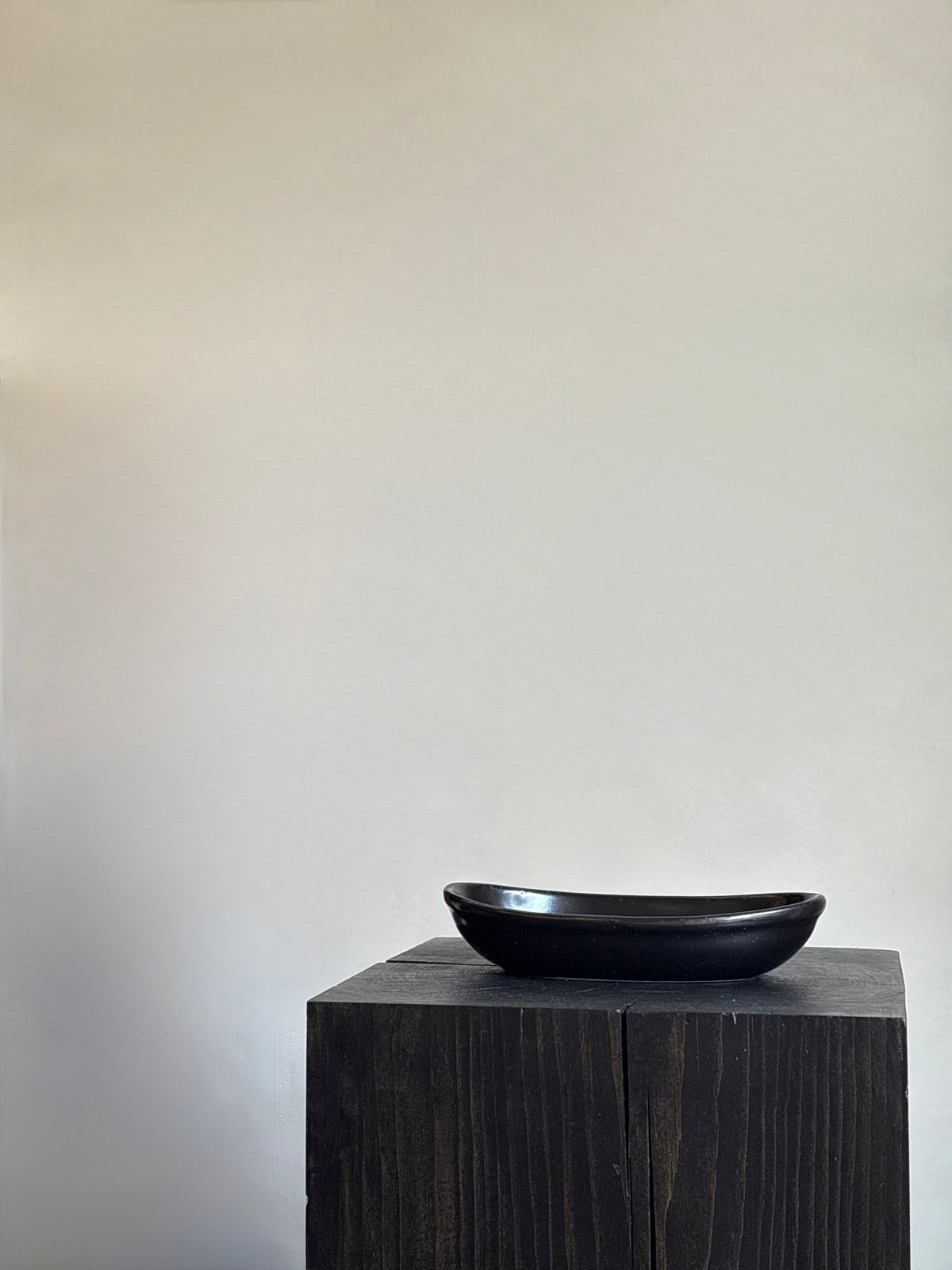 BLACK OVAL BOWL