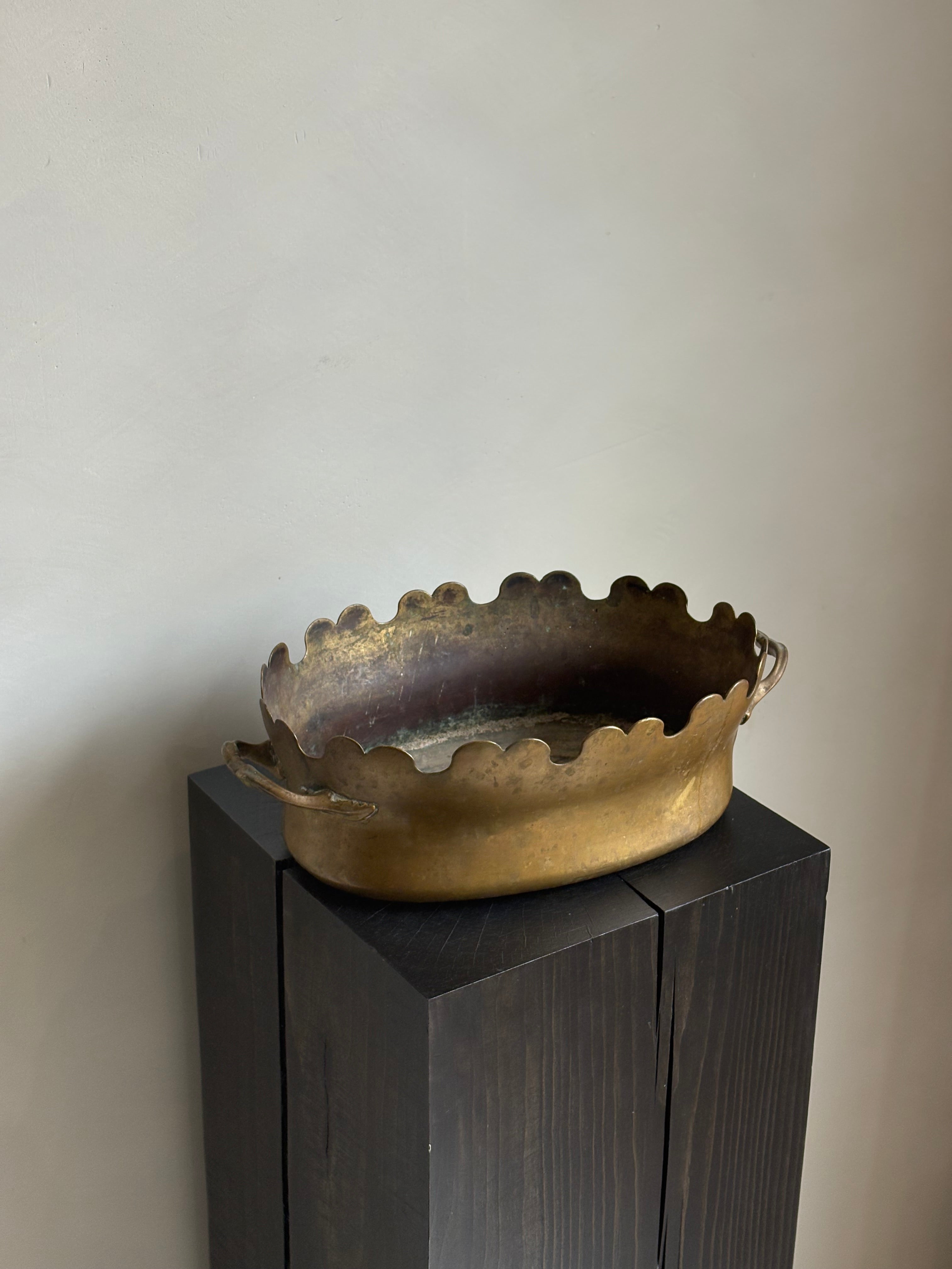 SCALLOPED BRASS BASIN