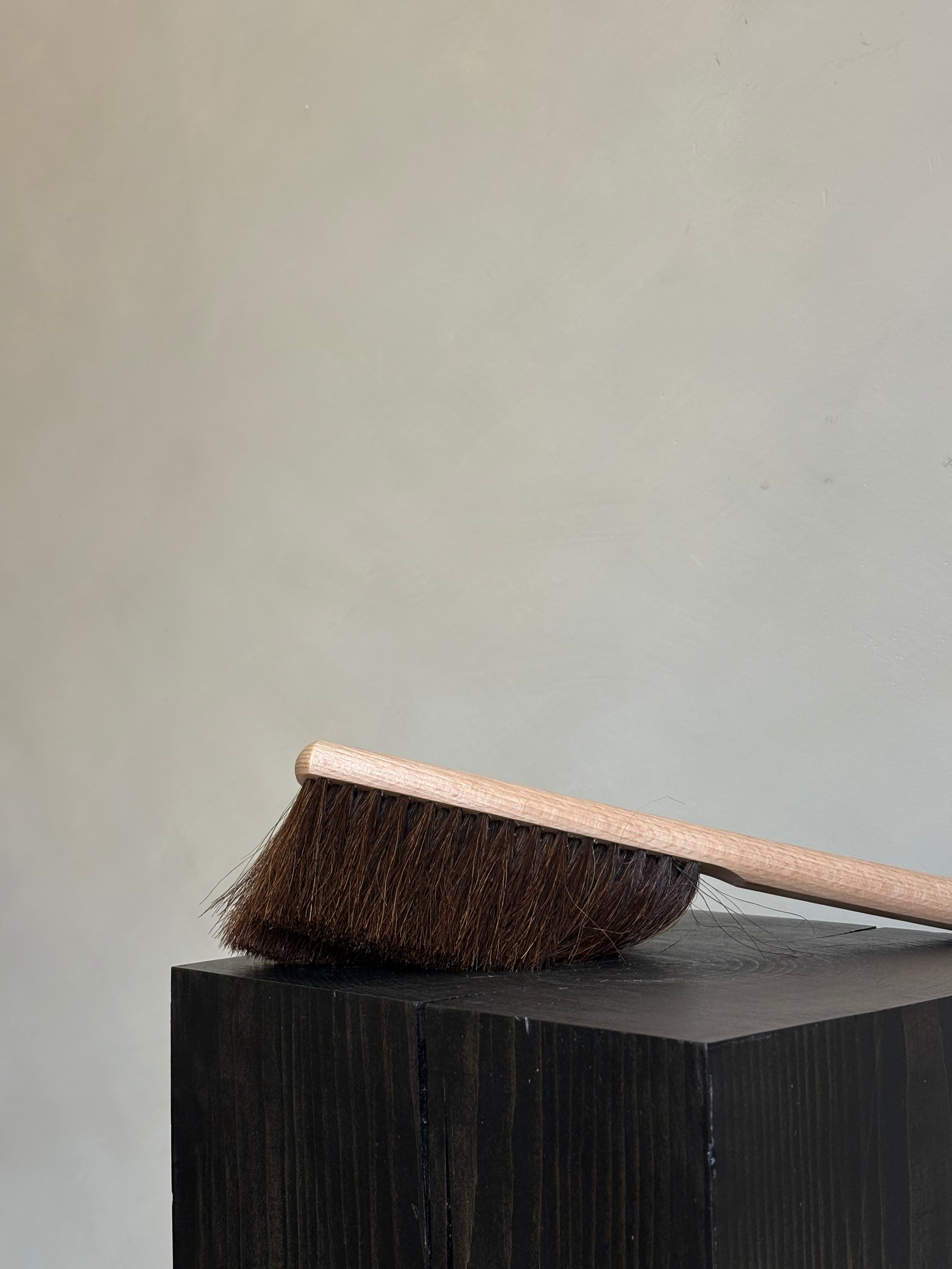 HAND BRUSH | BROWN
