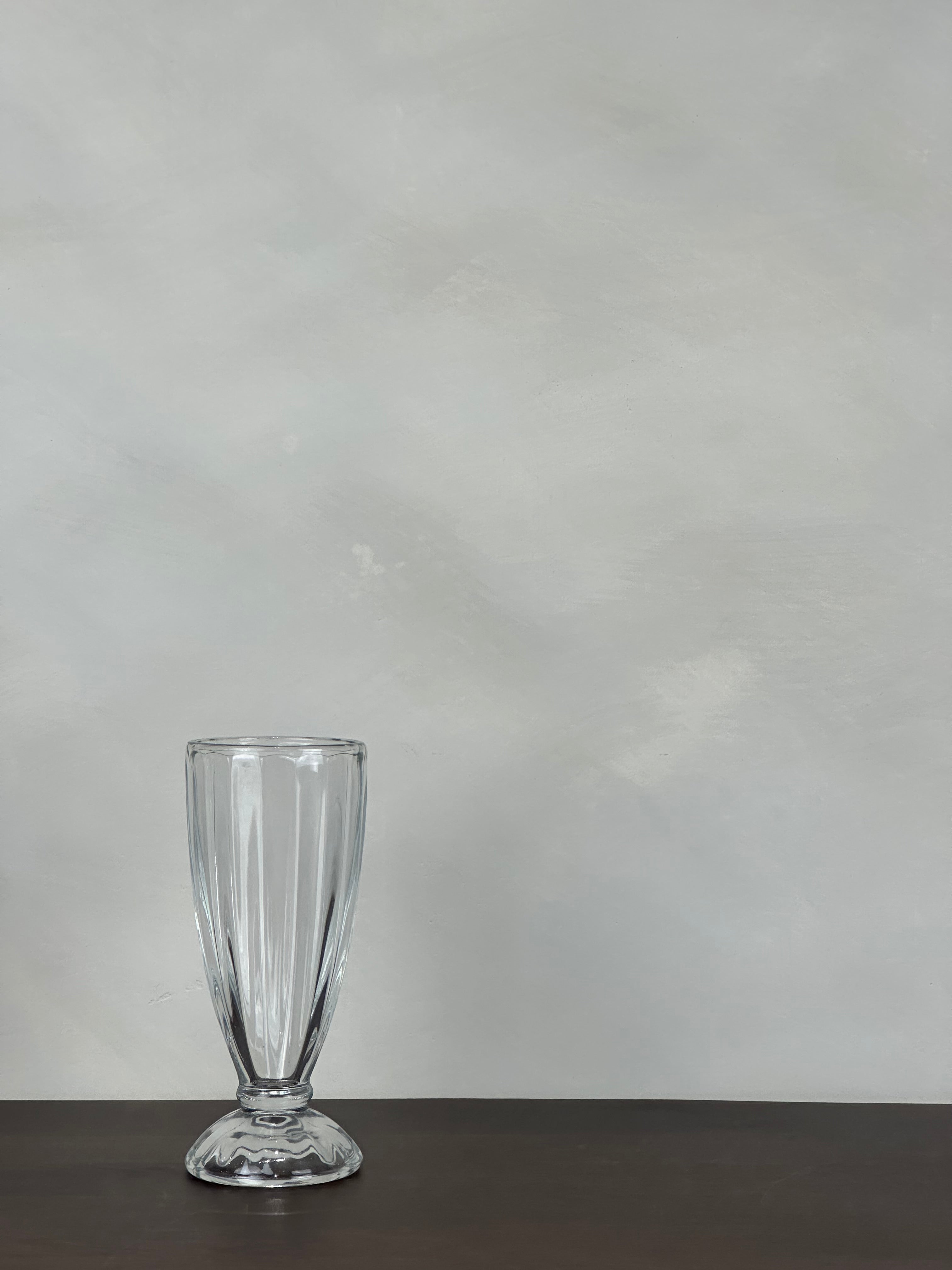 CURVED FLOWER VASE