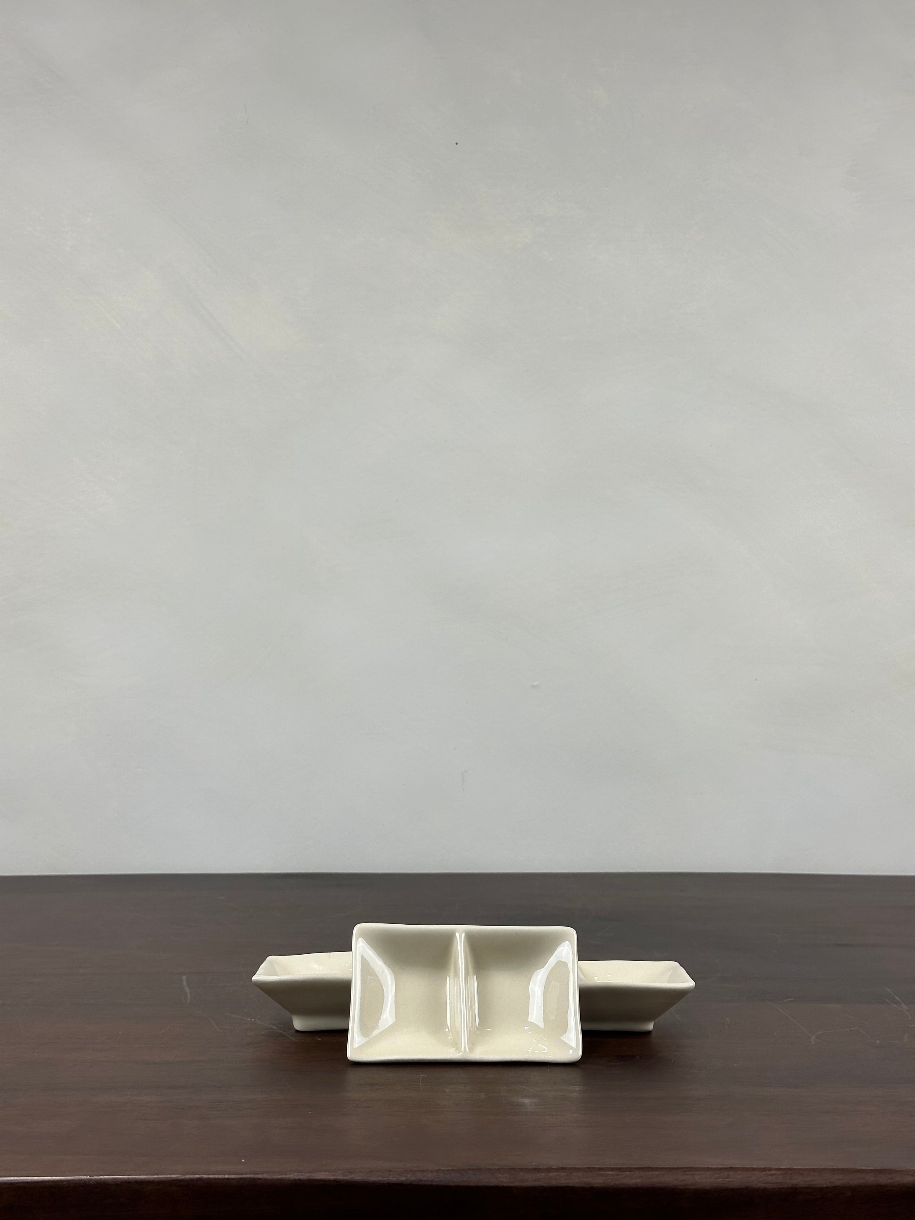 TWO-CHAMBER SERVING DISH
