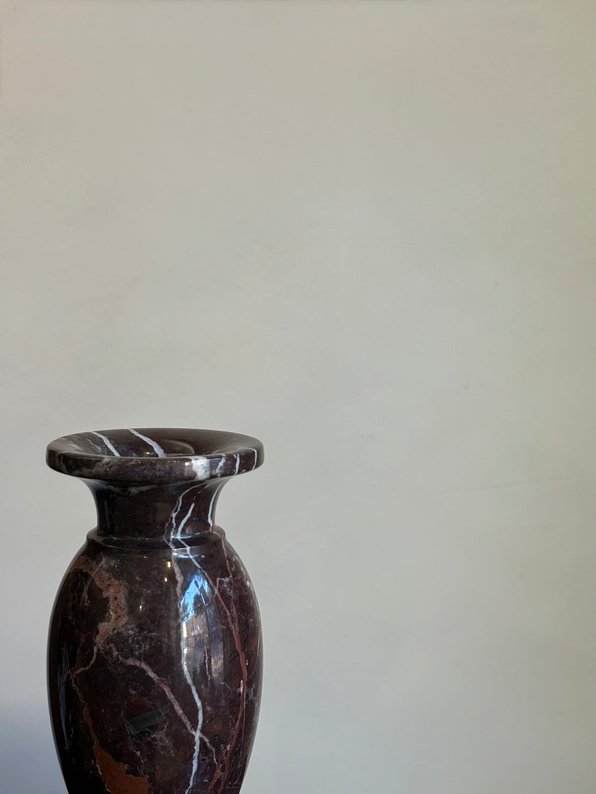 BURGUNDY MARBLE VASE