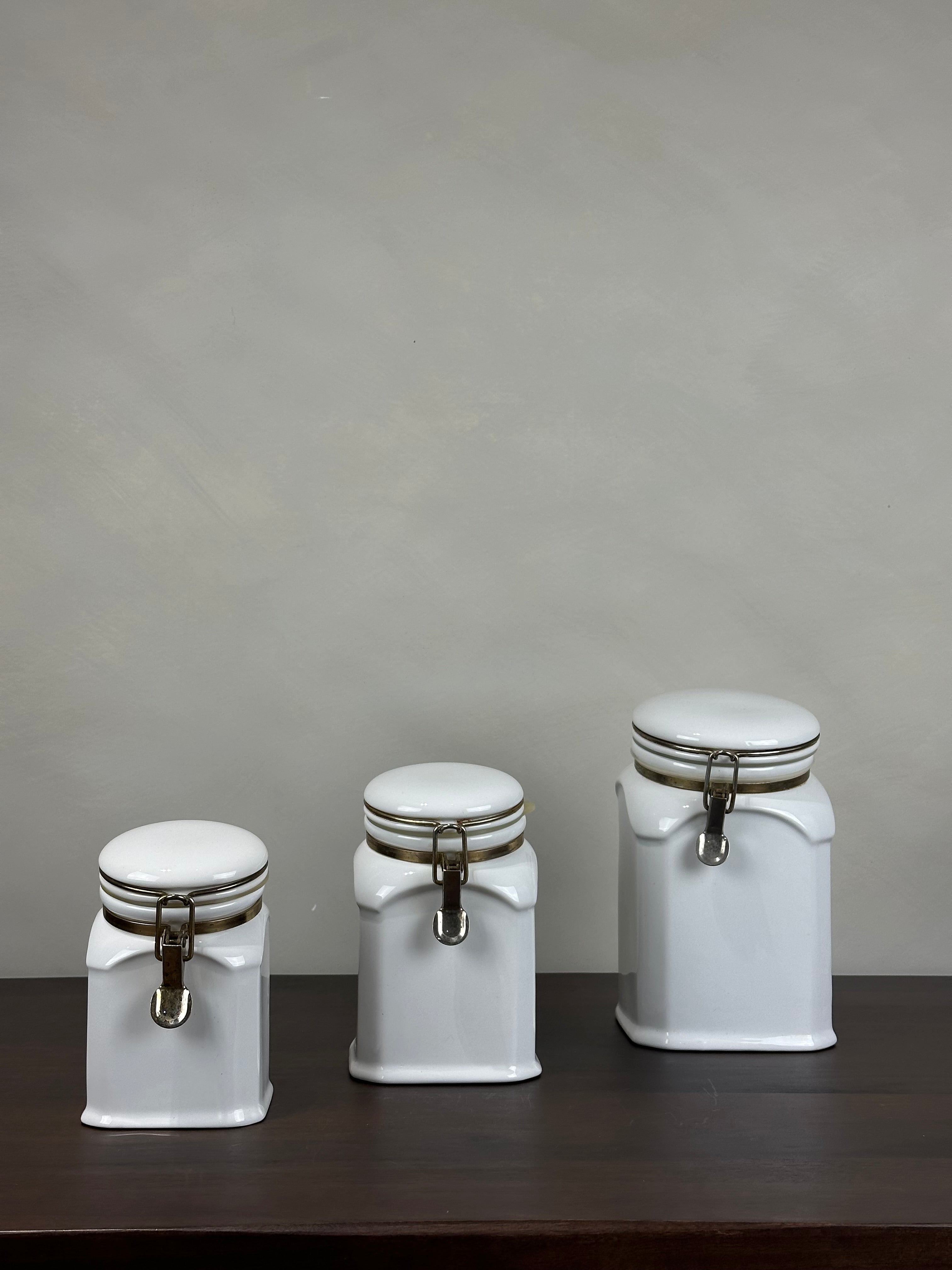 WHITE CERAMIC CANISTER - MEDIUM