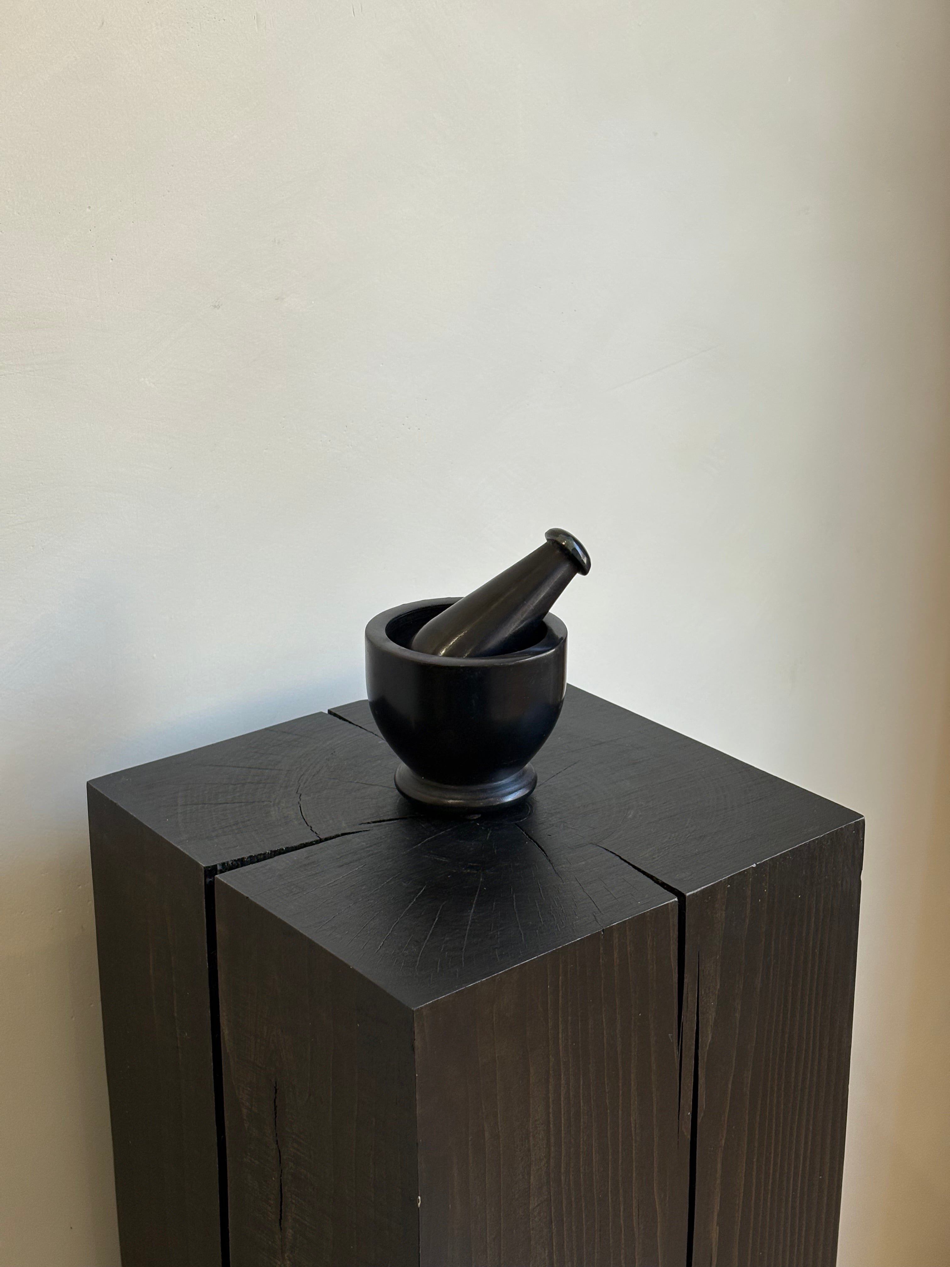 PESTLE + MORTAR STEATITE BLACK