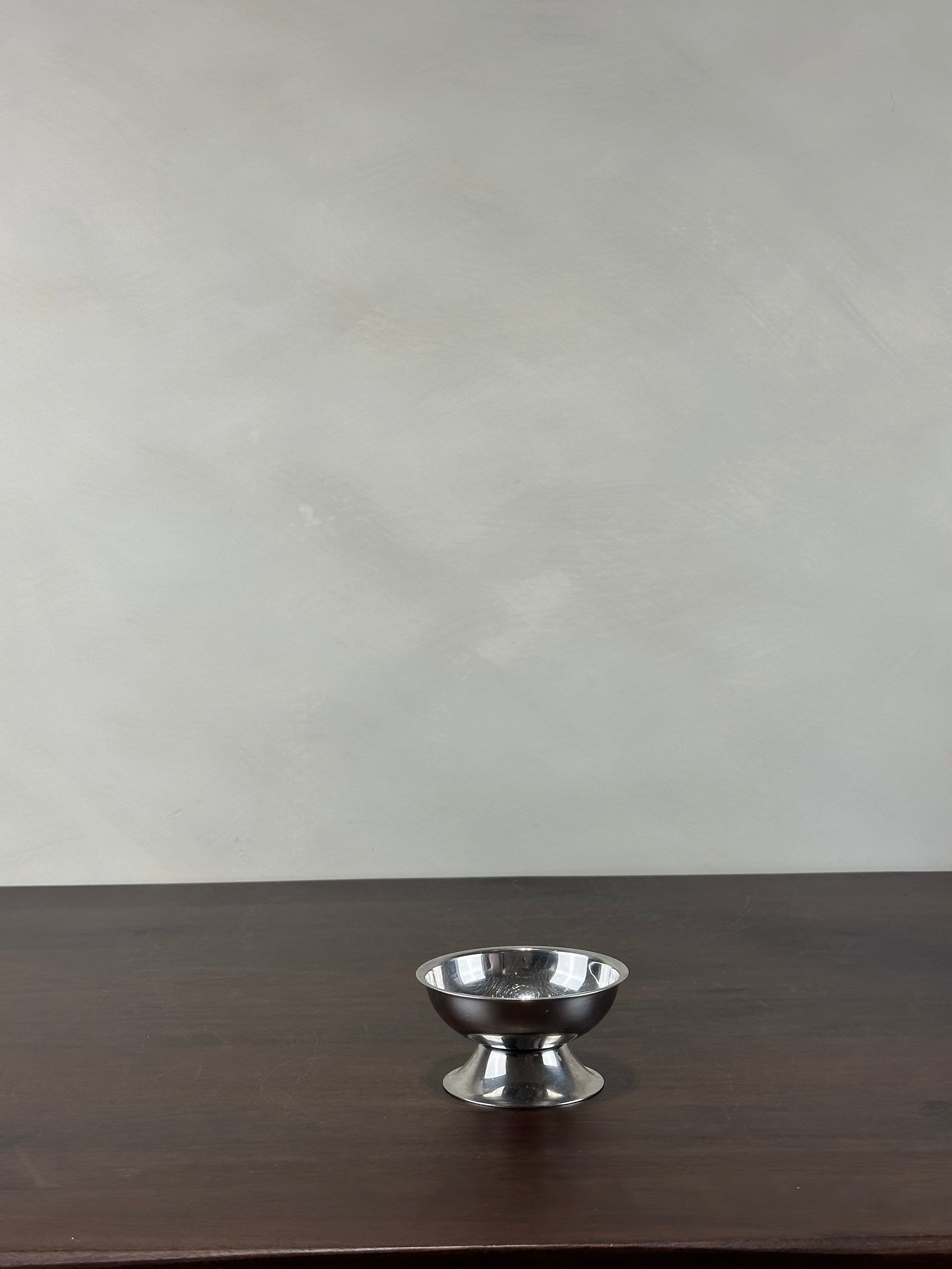 STAINLESS STEEL PEDESTAL BOWL