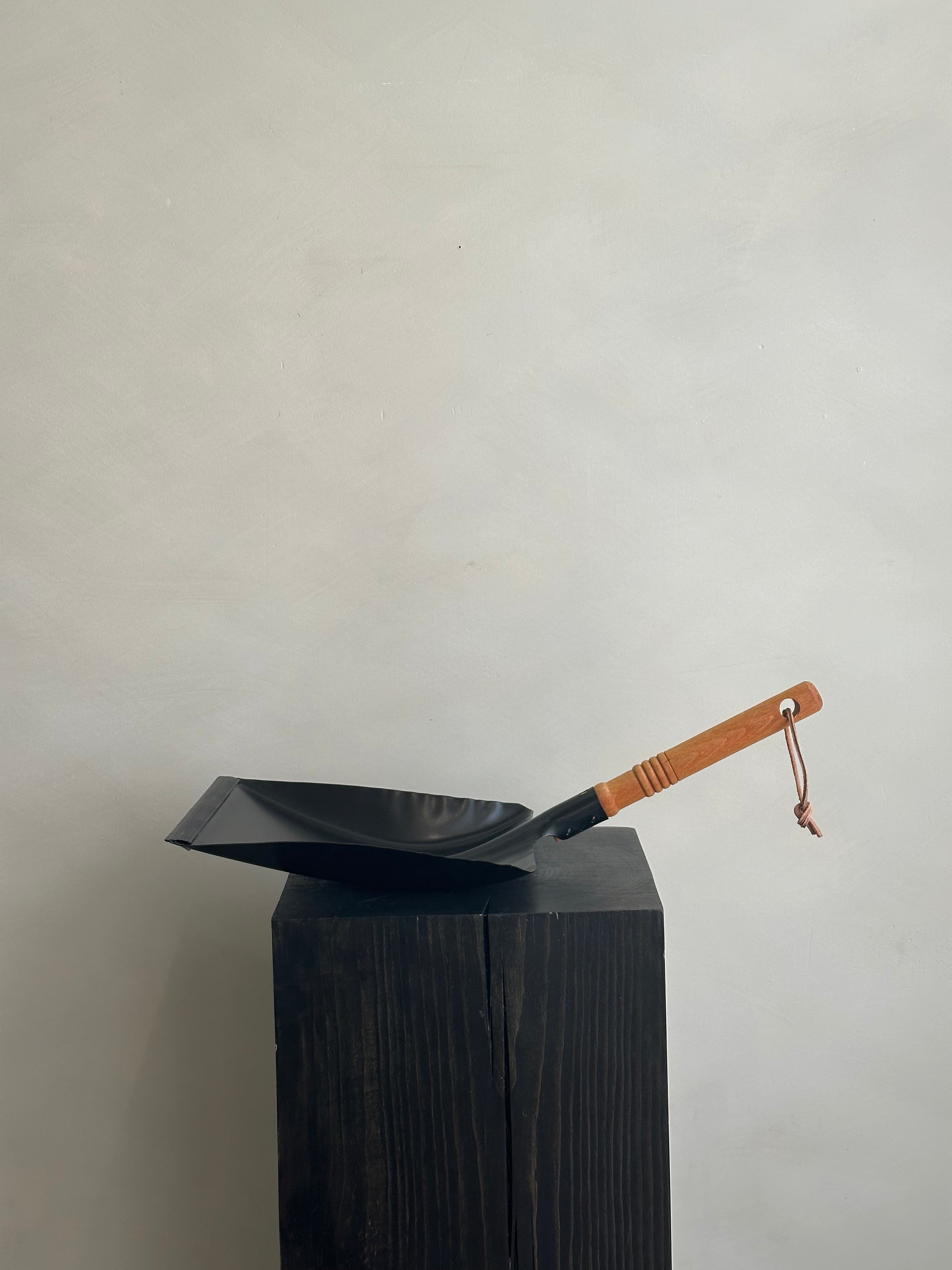 METAL SCOOP