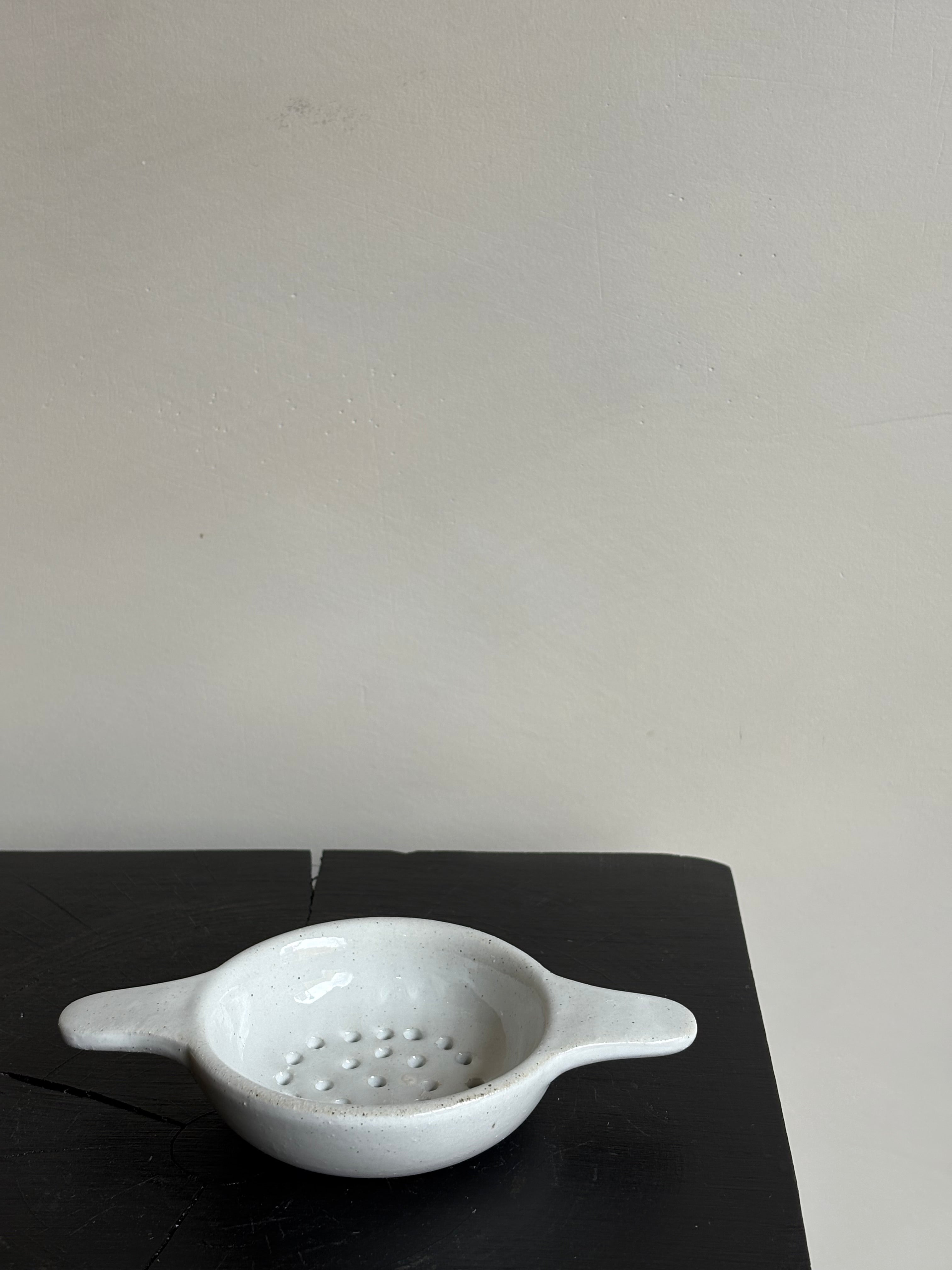 POTTERIE TEA STRAINER
