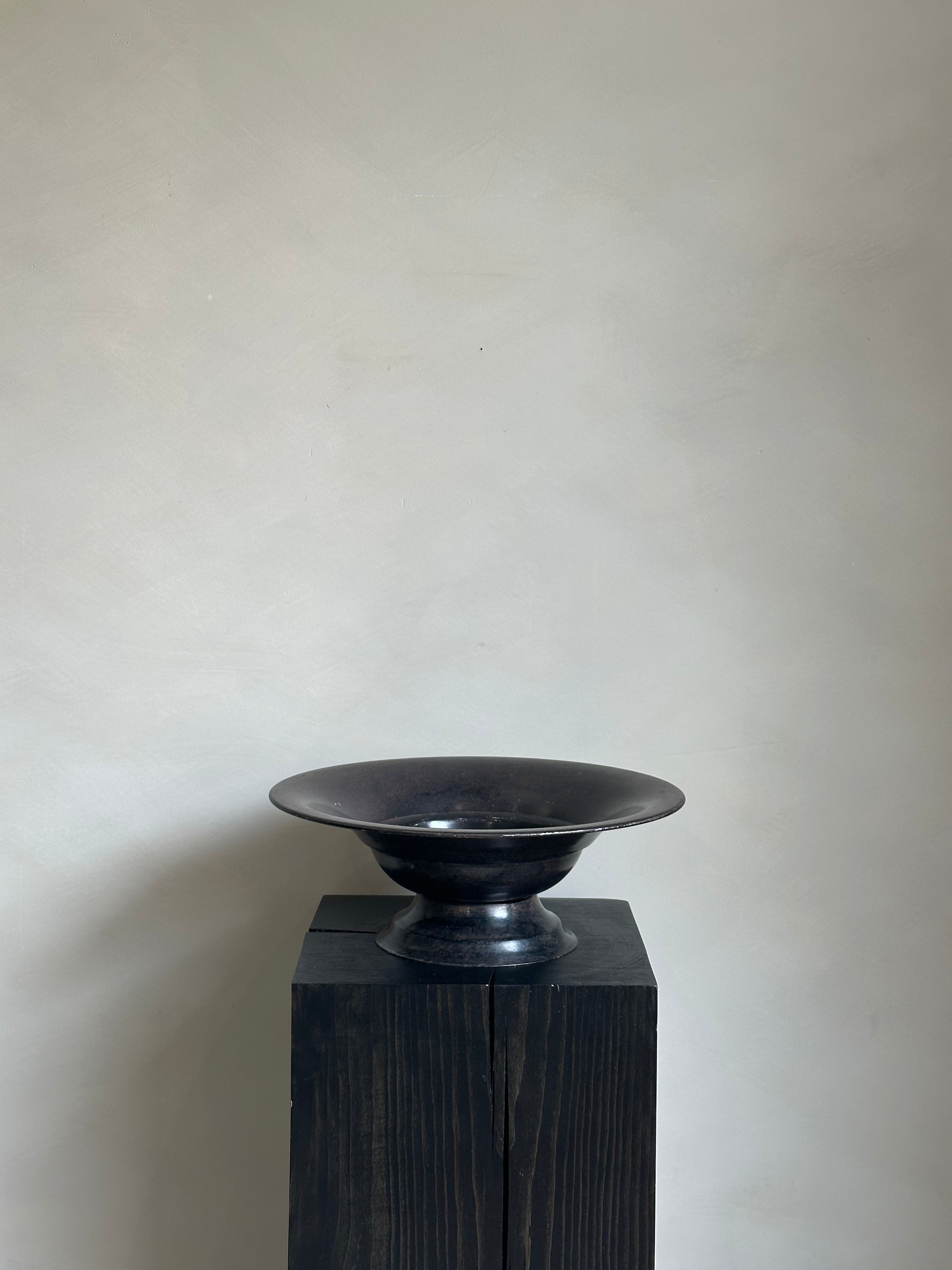 METAL PEDESTAL BOWL